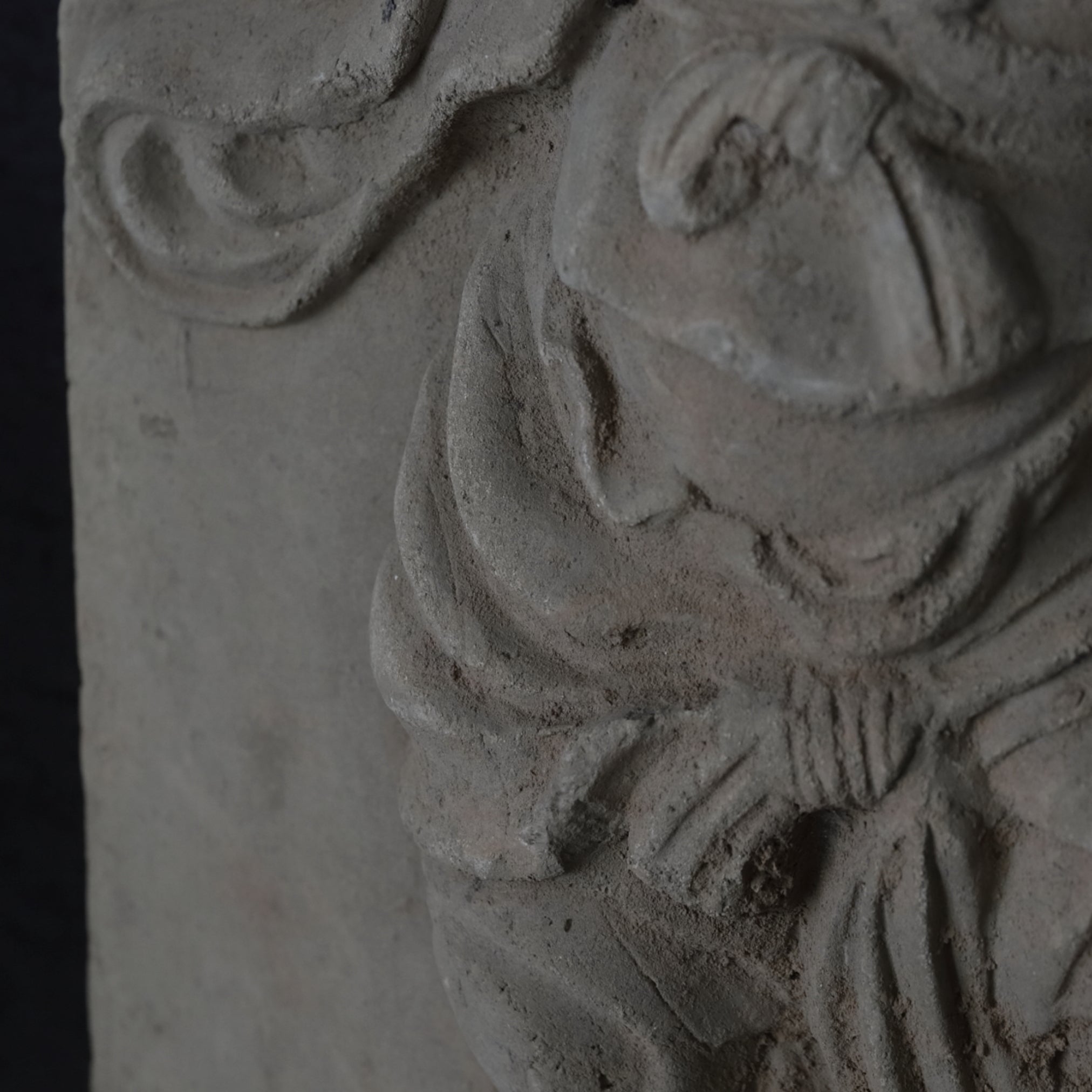 ESTELA DE MÚSICO, Loza de barro gris, par, Dinastía Tang(618–907 d. C.)