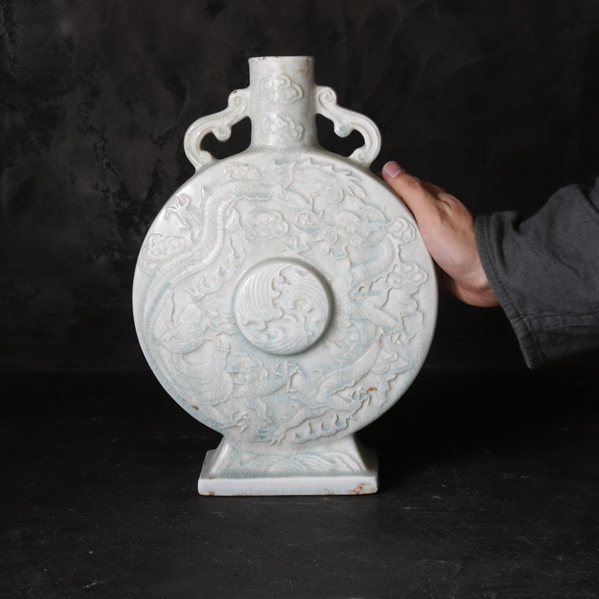 GROSSER FLACHKRUG, Qingbai mit henkeln, Ming–Qing-Dynastie(1368–1911 n. Chr.)
