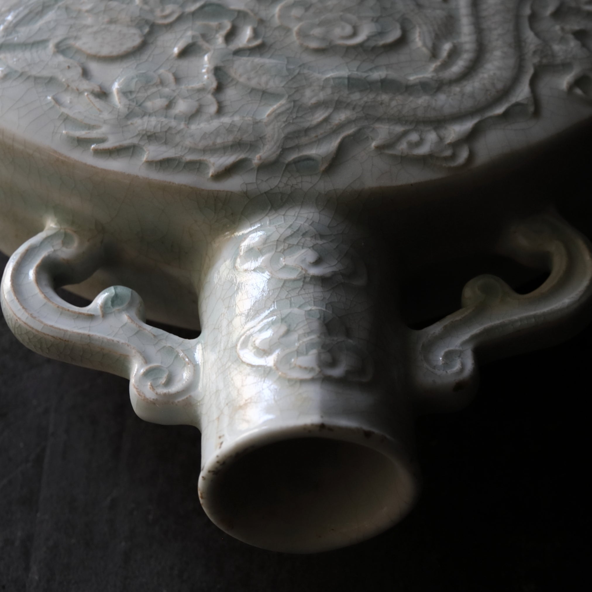 GROSSER FLACHKRUG, Qingbai mit henkeln, Ming–Qing-Dynastie(1368–1911 n. Chr.)