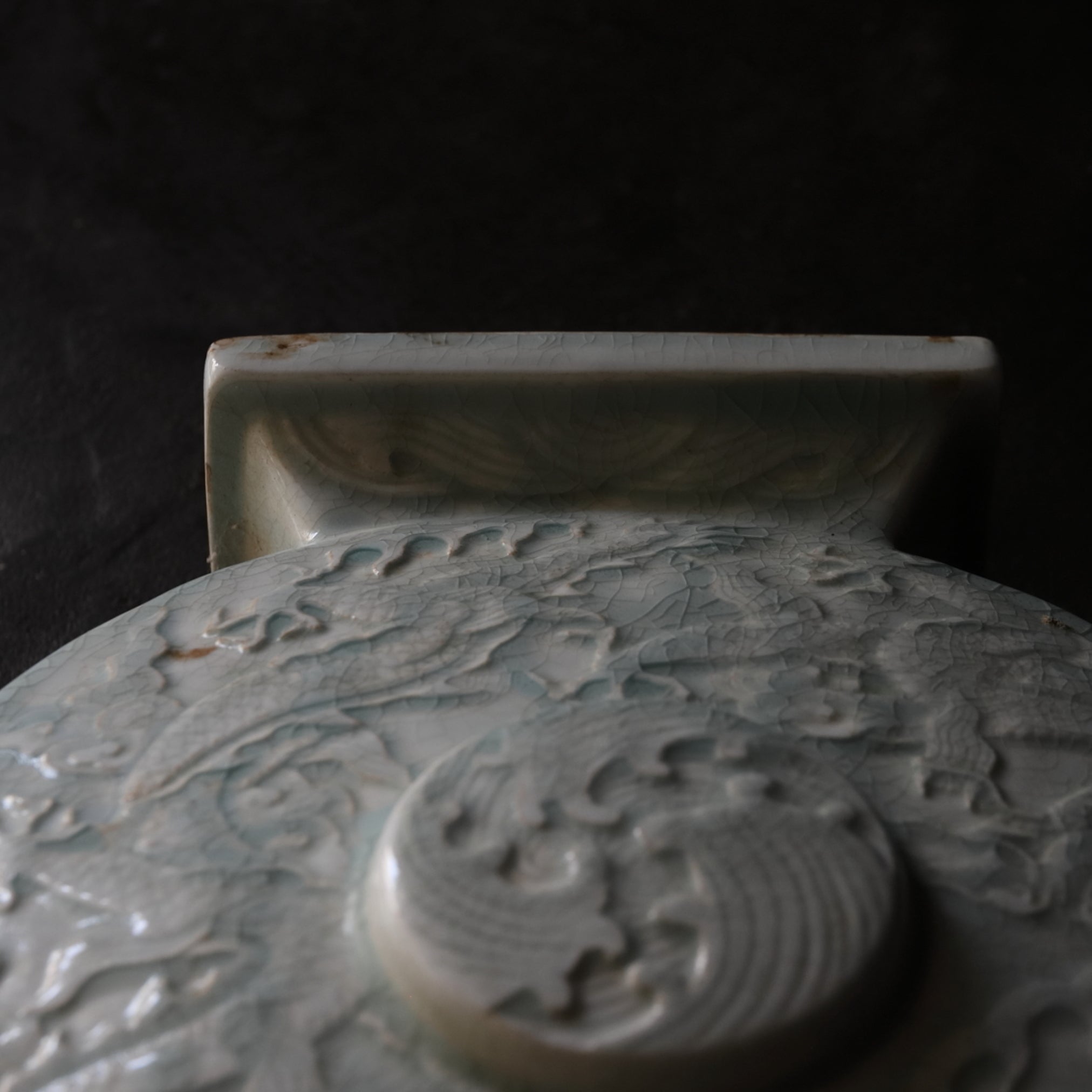 GROSSER FLACHKRUG, Qingbai mit henkeln, Ming–Qing-Dynastie(1368–1911 n. Chr.)