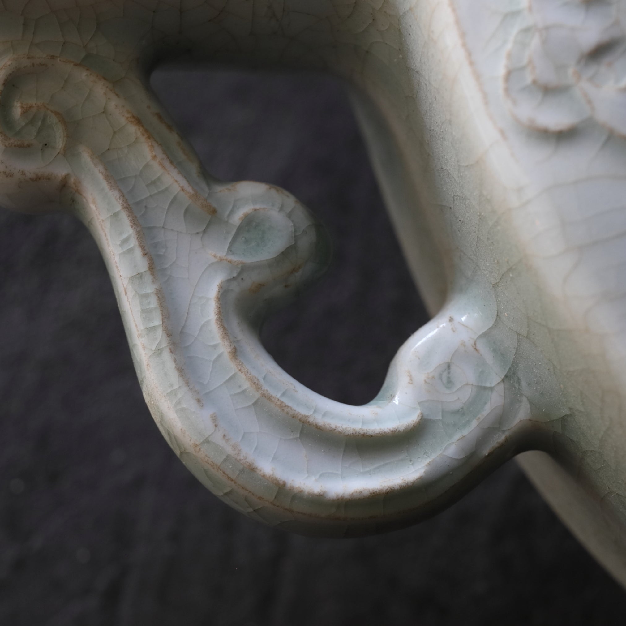 GROSSER FLACHKRUG, Qingbai mit henkeln, Ming–Qing-Dynastie(1368–1911 n. Chr.)