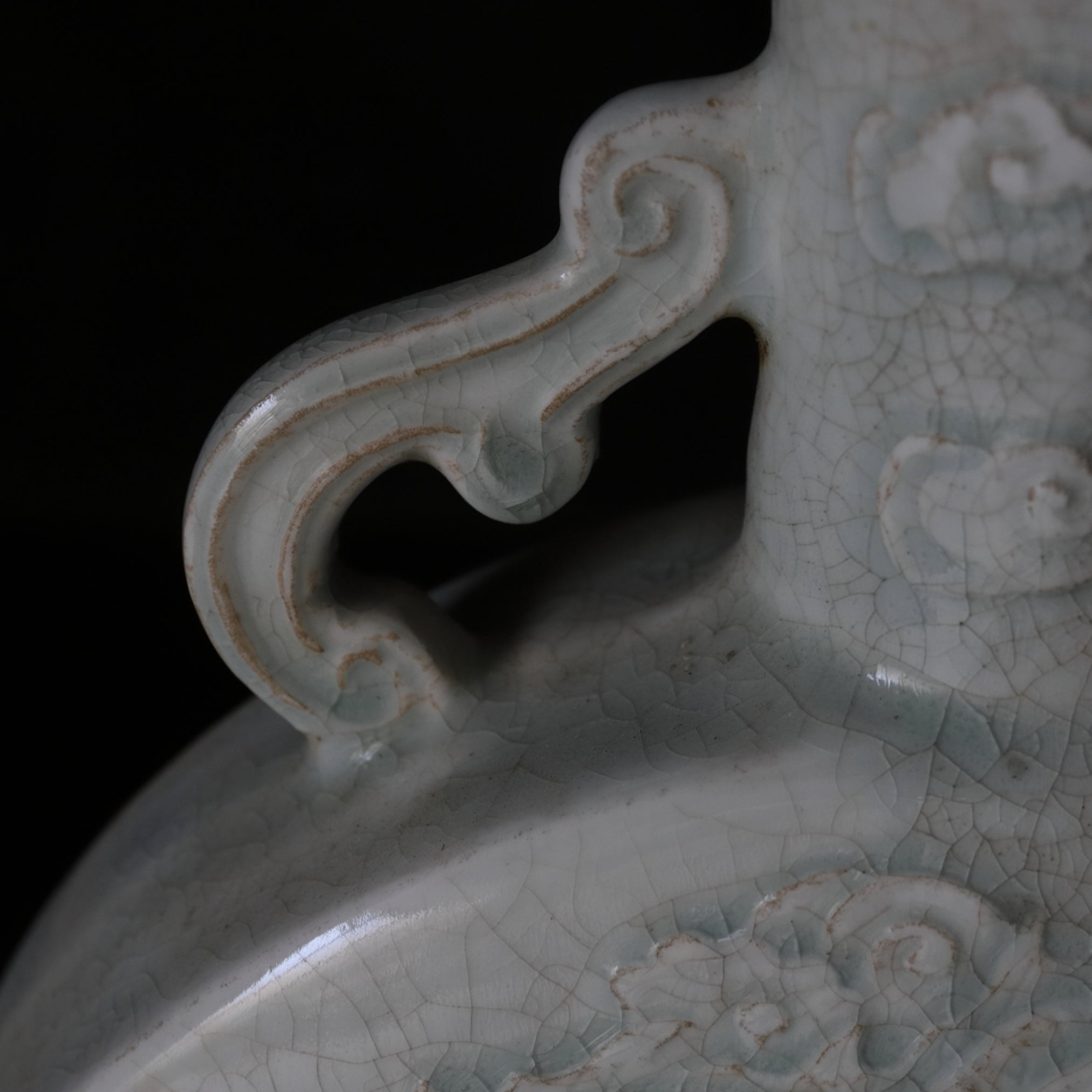 GROSSER FLACHKRUG, Qingbai mit henkeln, Ming–Qing-Dynastie(1368–1911 n. Chr.)
