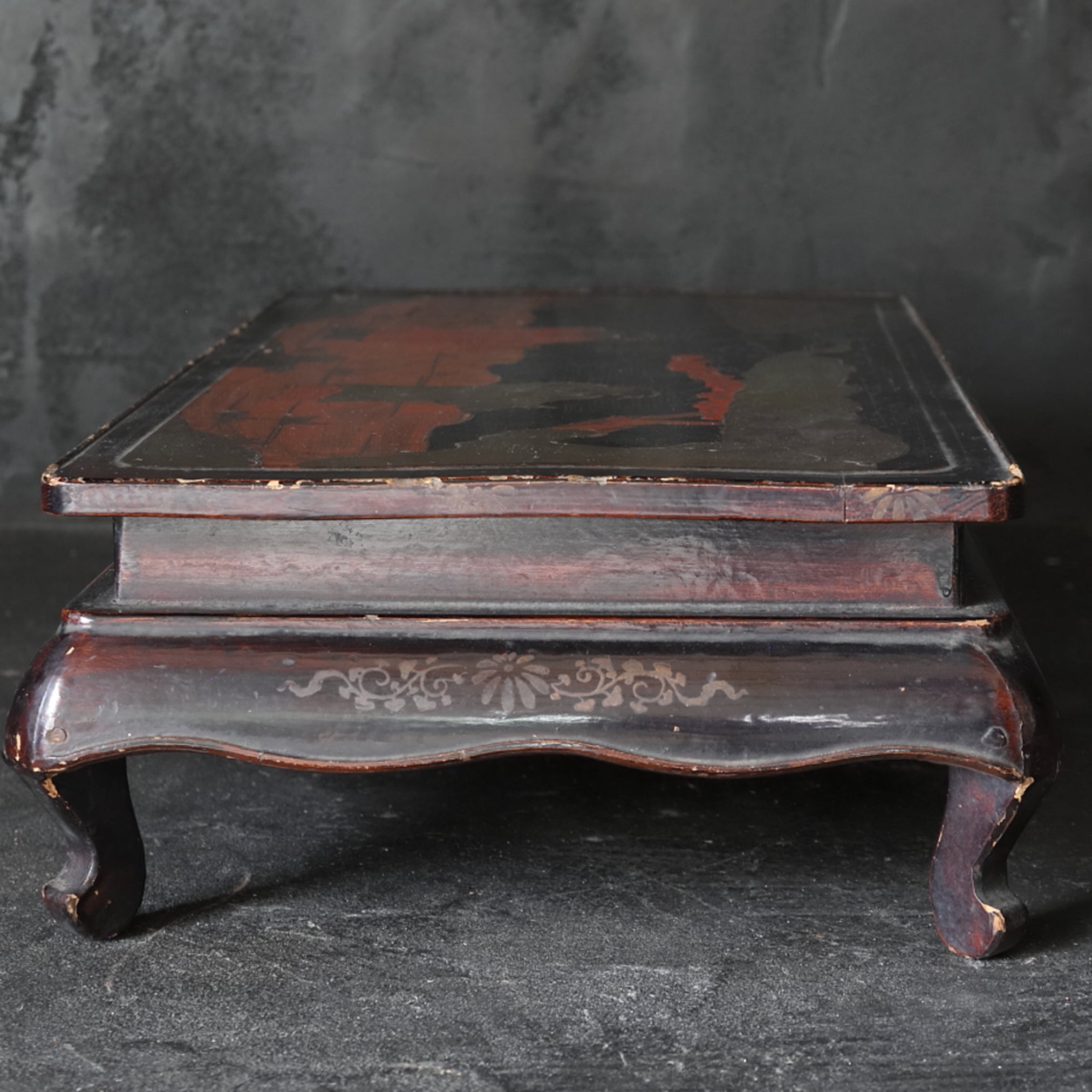LOW TABLE, Old-lacquered with pavilion, landscape, and figure design, a, Qing Dynasty(1616–1911CE)