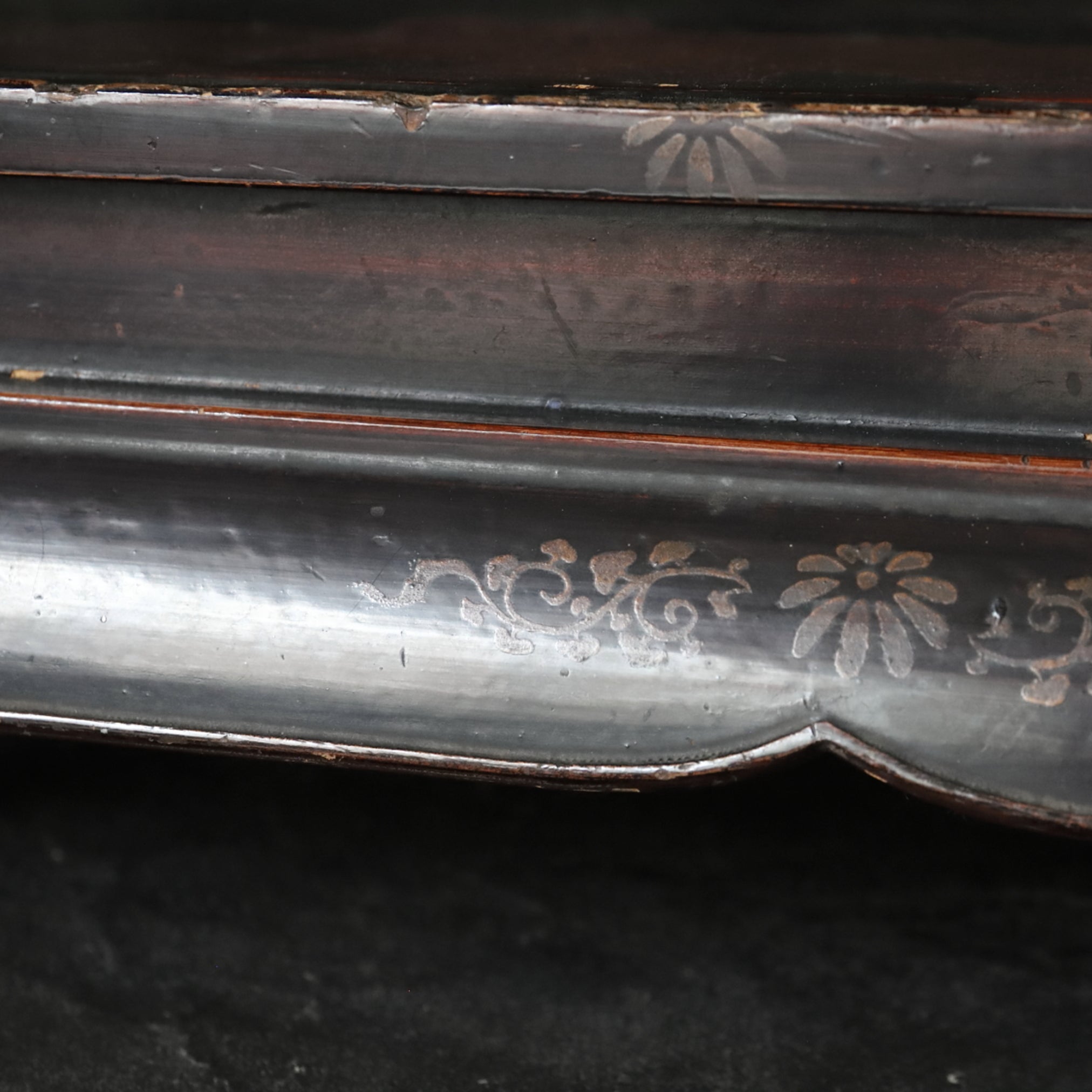 LOW TABLE, Old-lacquered with pavilion, landscape, and figure design, a, Qing Dynasty(1616–1911CE)