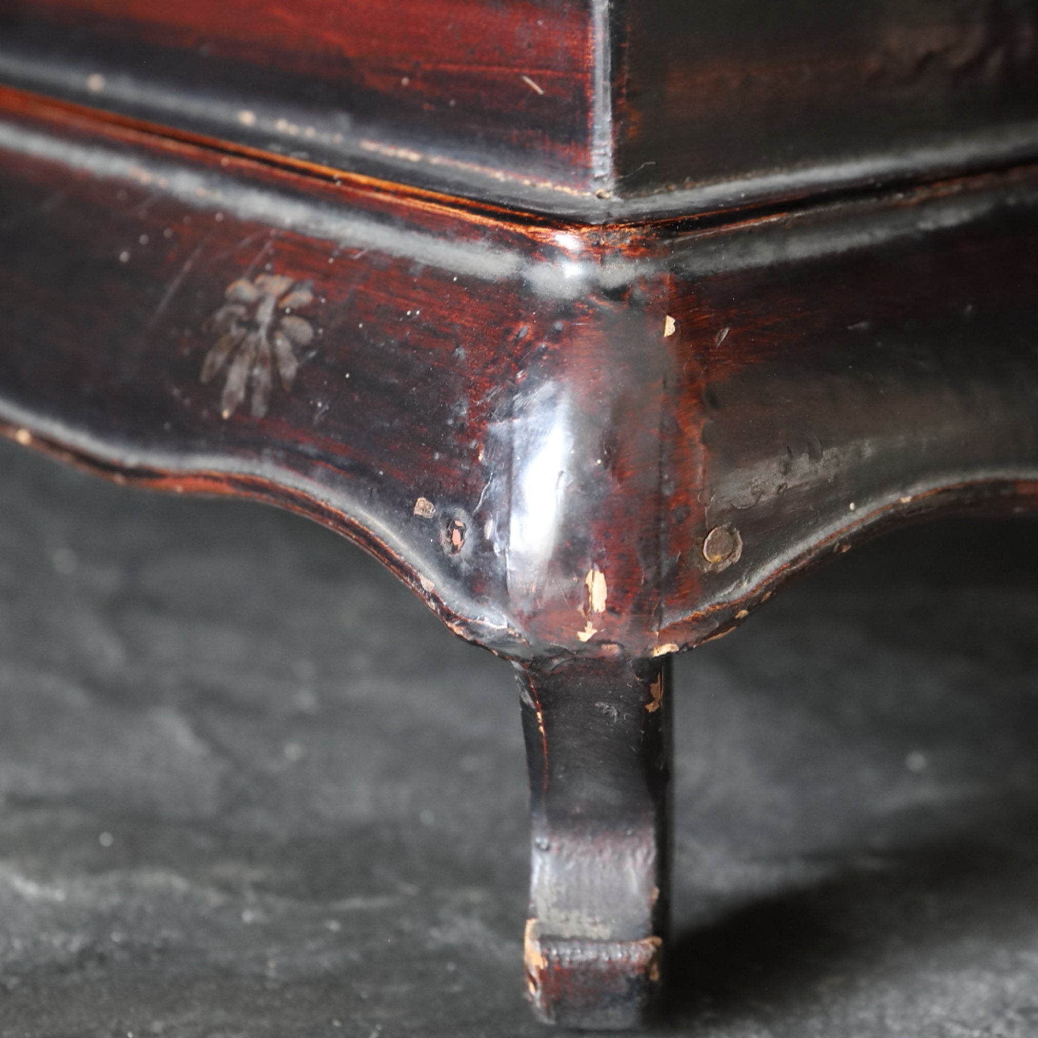 LOW TABLE, Old-lacquered with pavilion, landscape, and figure design, a, Qing Dynasty(1616–1911CE)