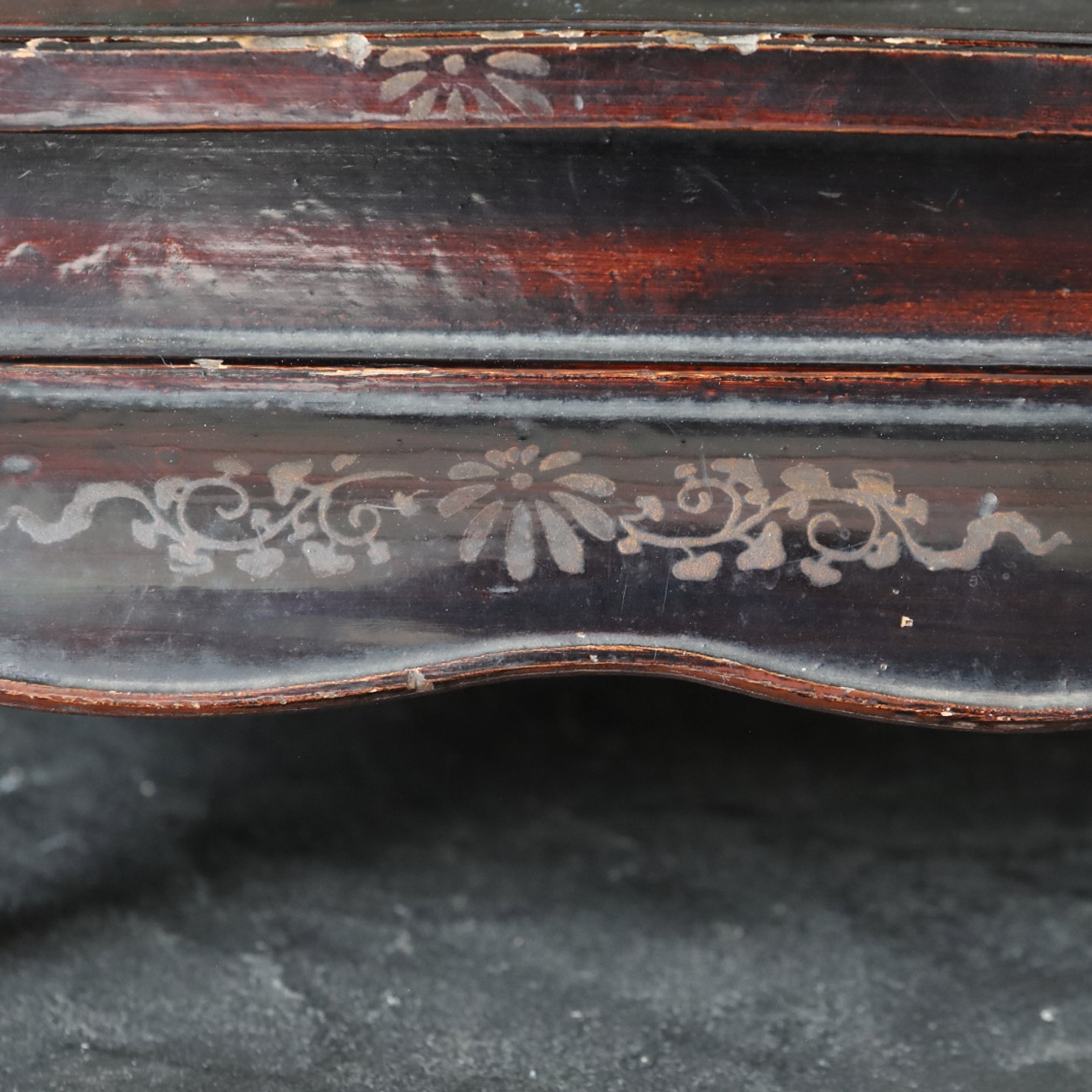 LOW TABLE, Old-lacquered with pavilion, landscape, and figure design, a, Qing Dynasty(1616–1911CE)