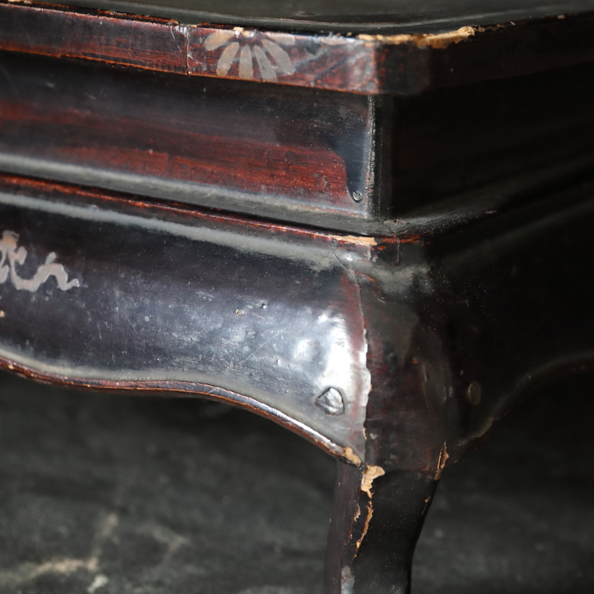 LOW TABLE, Old-lacquered with pavilion, landscape, and figure design, a, Qing Dynasty(1616–1911CE)
