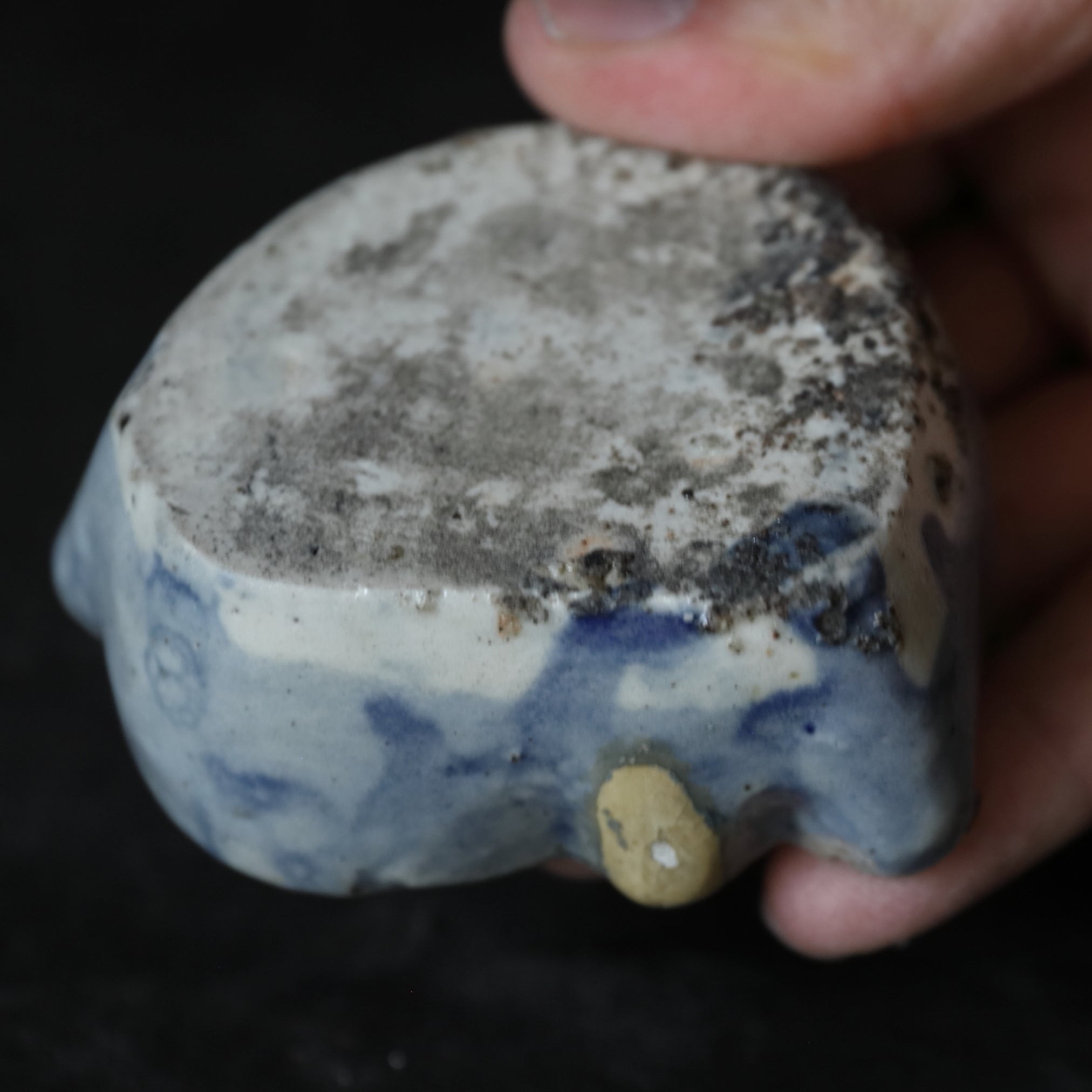 KOI-FÖRMIG WASSERTROPFER, Lapislazuli-glasiert, Joseon-Dynastie(1392–1897 n. Chr.)
