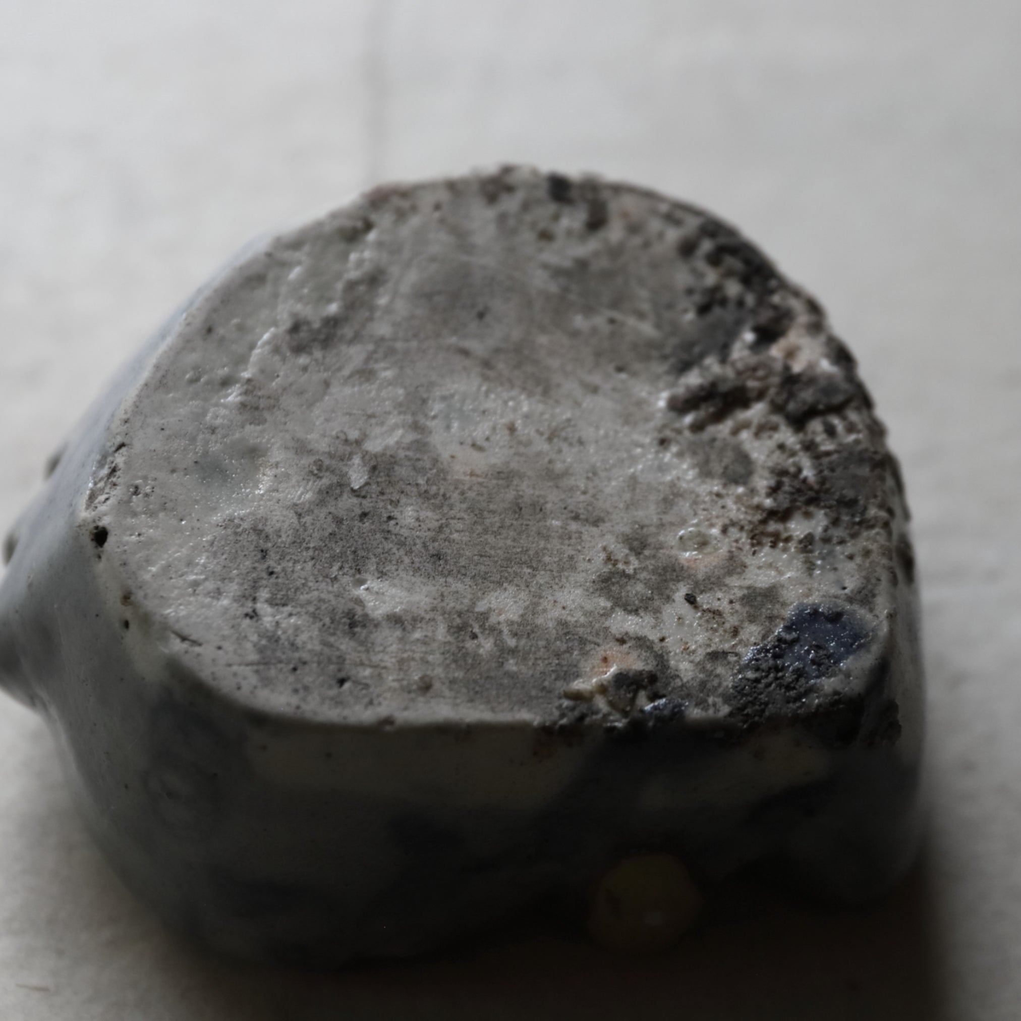 KOI-FÖRMIG WASSERTROPFER, Lapislazuli-glasiert, Joseon-Dynastie(1392–1897 n. Chr.)