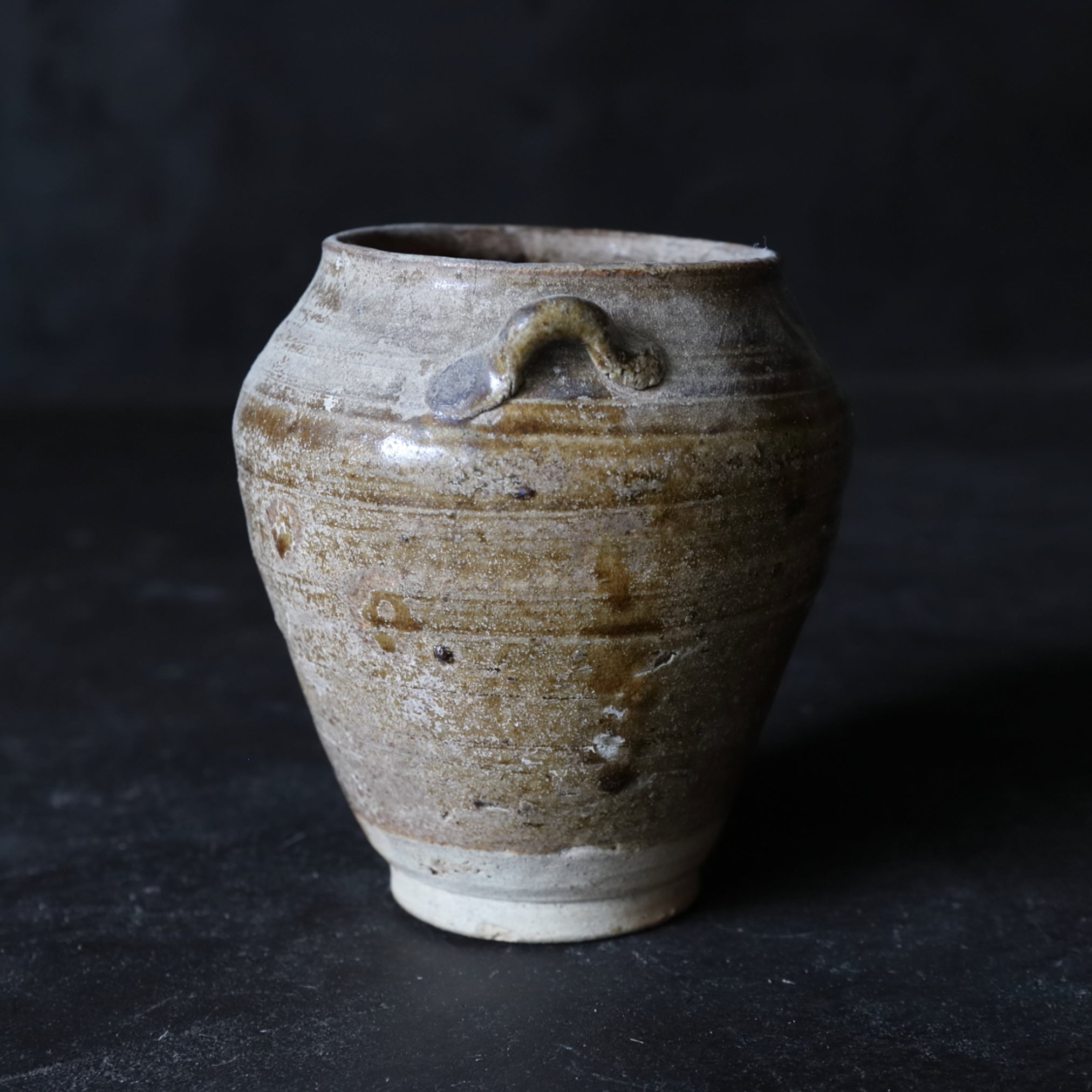 TINAJA DE DOS ASAS, Ko-Seto, vidriado de hierro, Período Edo(1603–1867 d. C.)