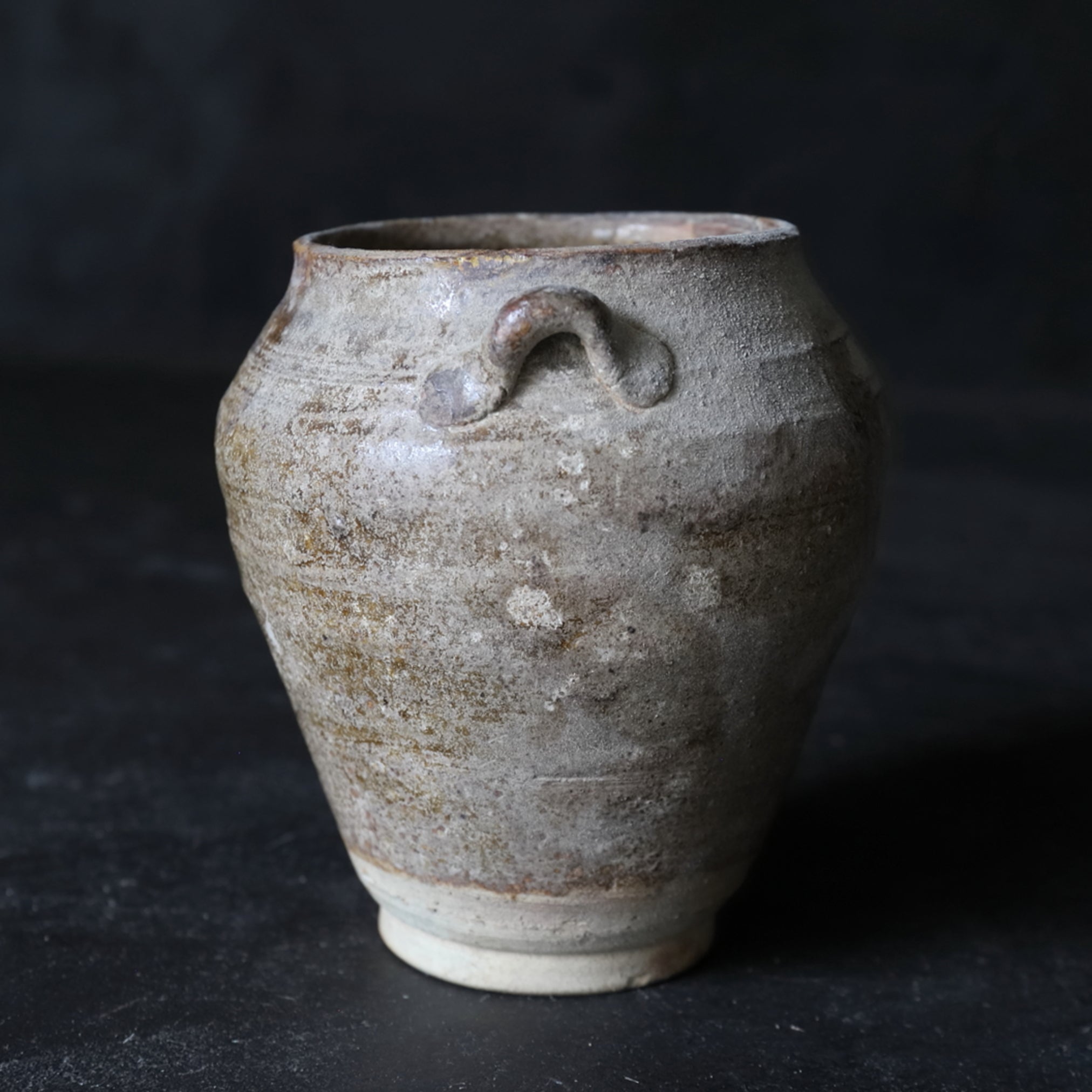TINAJA DE DOS ASAS, Ko-Seto, vidriado de hierro, Período Edo(1603–1867 d. C.)