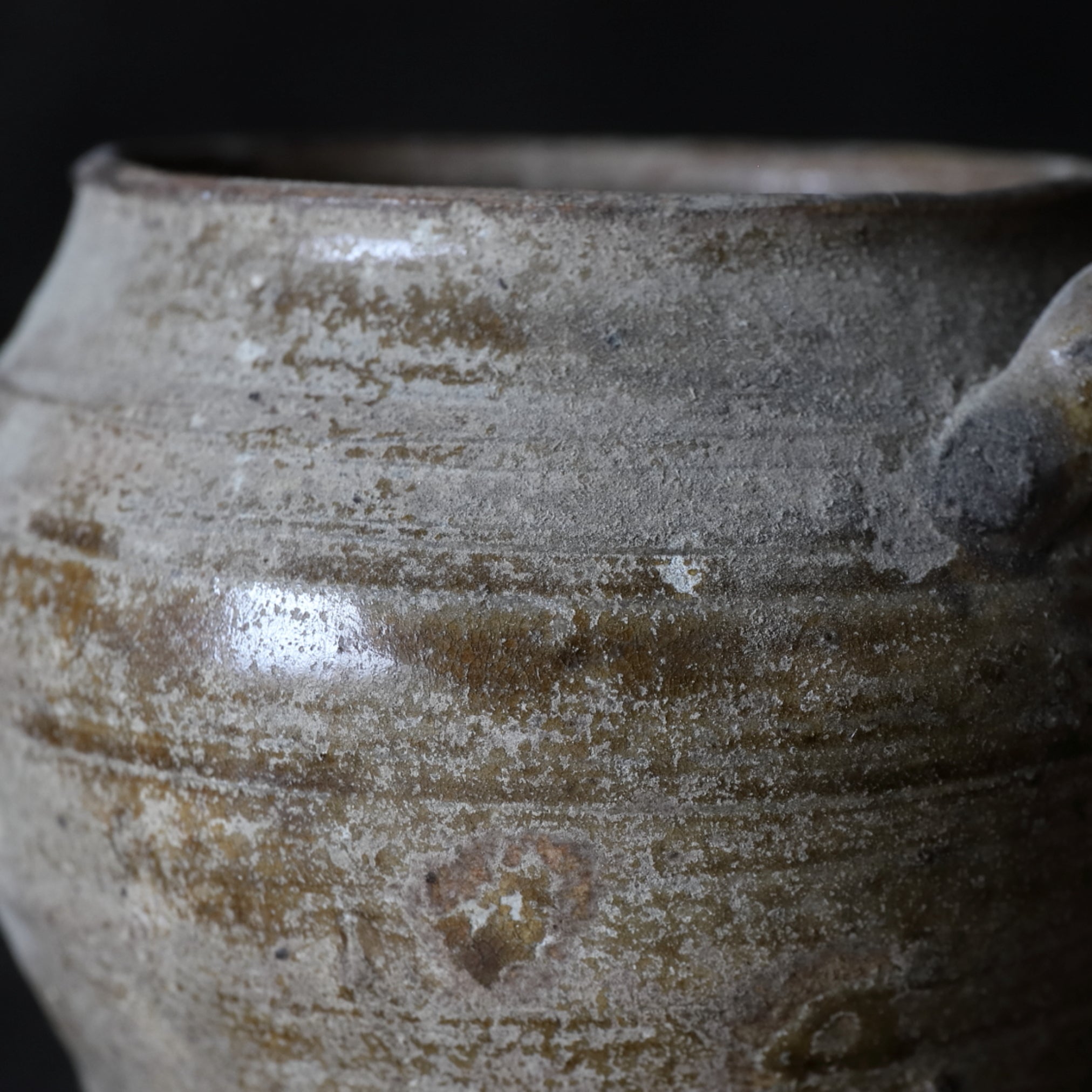TINAJA DE DOS ASAS, Ko-Seto, vidriado de hierro, Período Edo(1603–1867 d. C.)