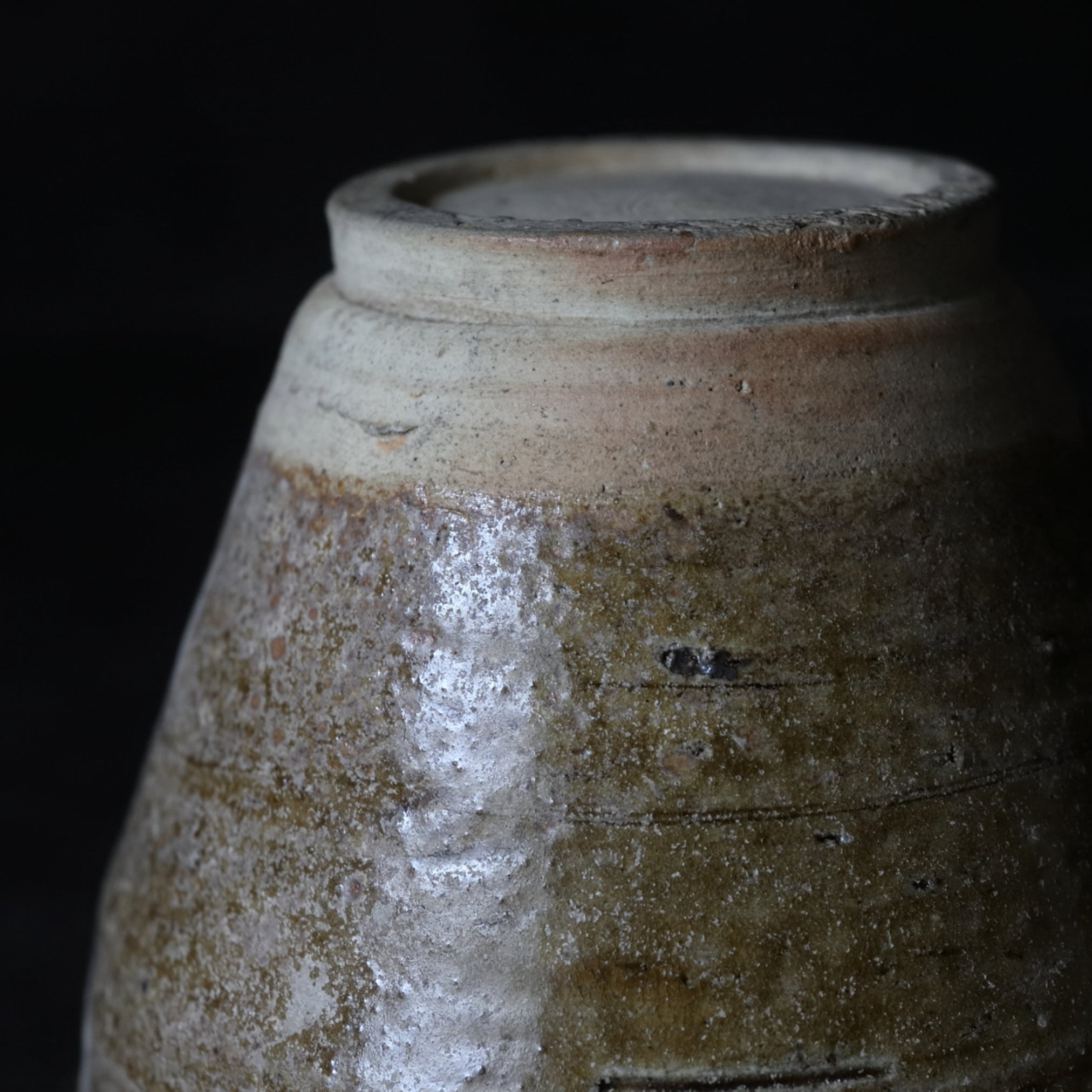 TINAJA DE DOS ASAS, Ko-Seto, vidriado de hierro, Período Edo(1603–1867 d. C.)