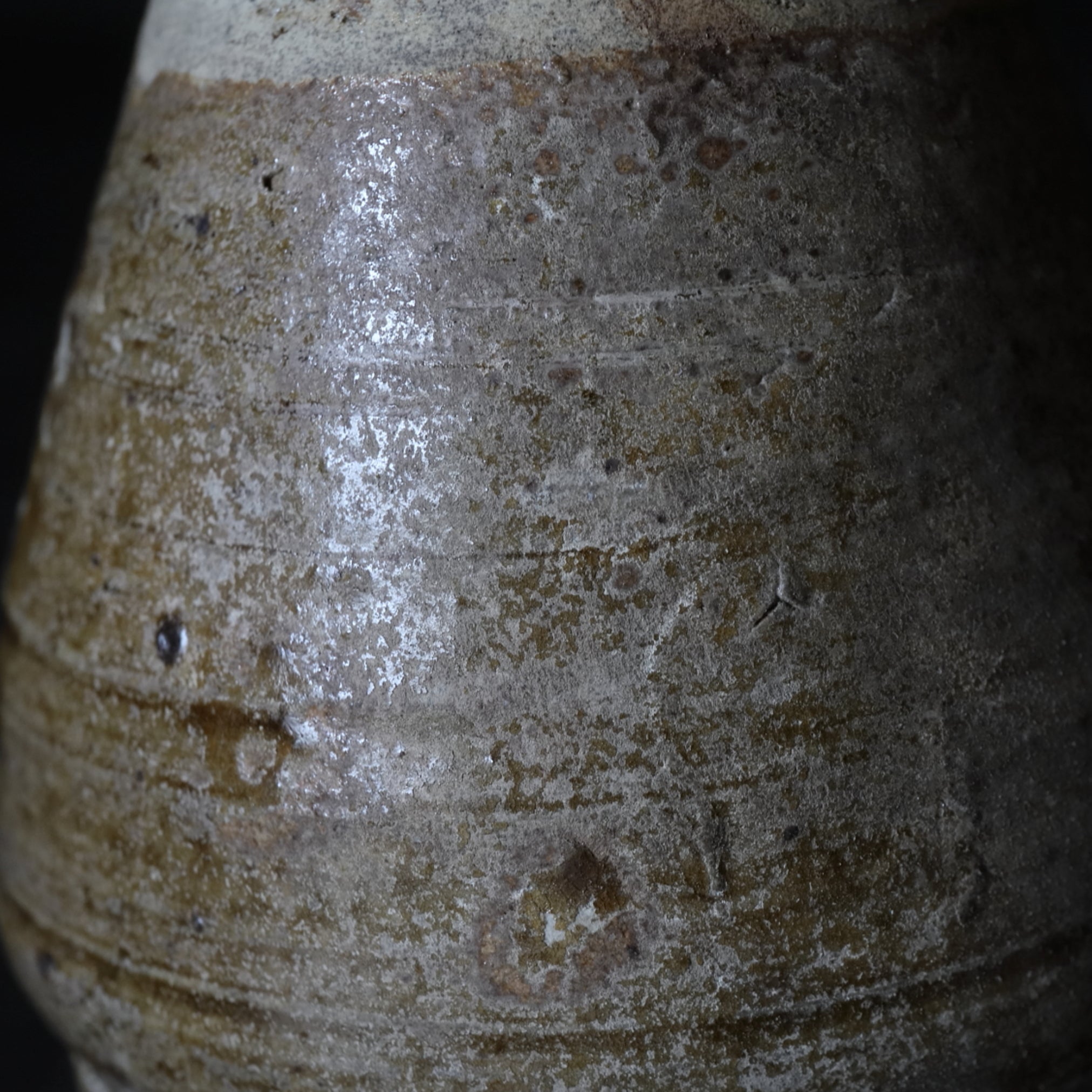 TINAJA DE DOS ASAS, Ko-Seto, vidriado de hierro, Período Edo(1603–1867 d. C.)