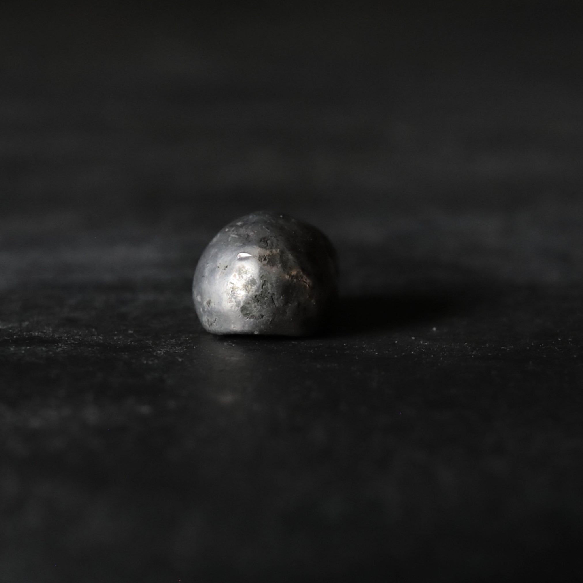 NETSUKE DE PLATA, Con calavera