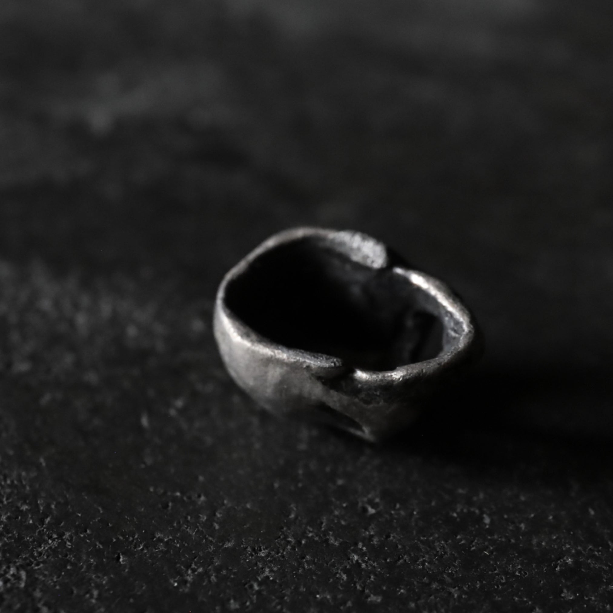 NETSUKE DE PLATA, Con calavera