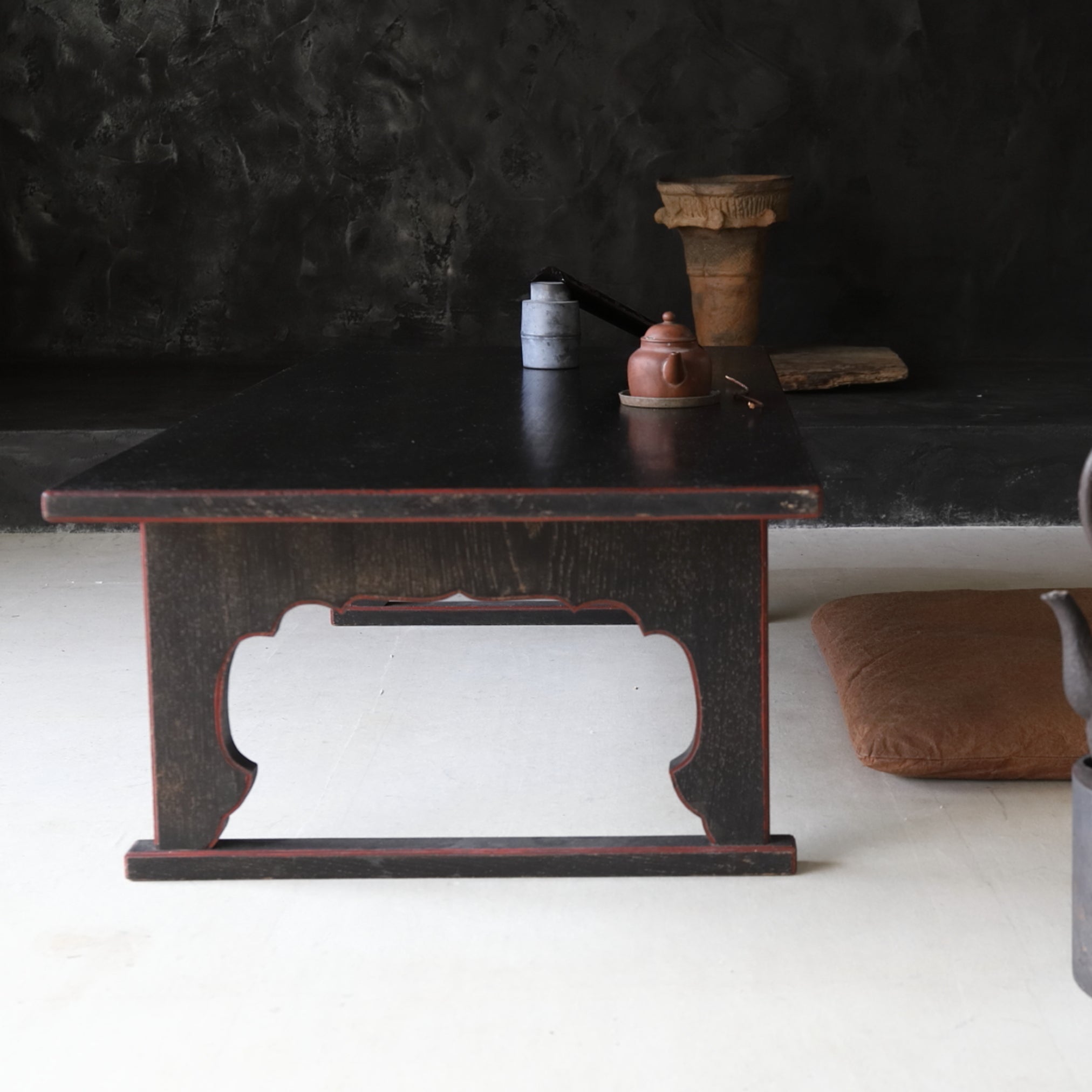LOW WRITING DESK, Early Modern Period(16th–19th centuries)
