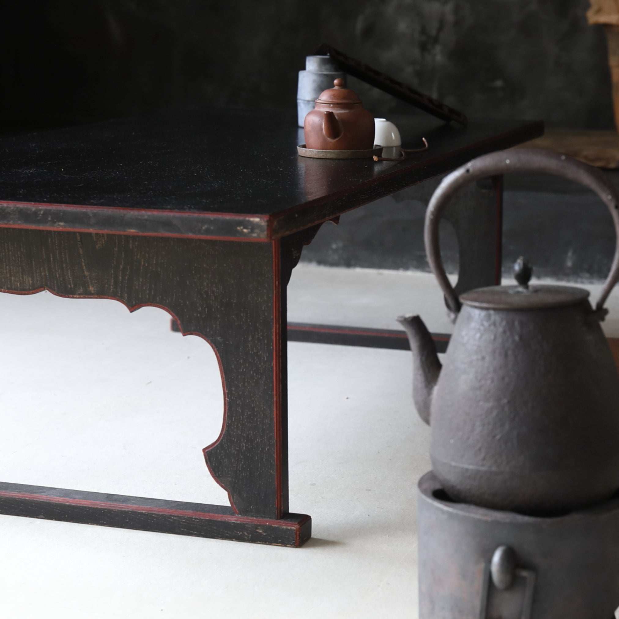LOW WRITING DESK, Early Modern Period(16th–19th centuries)