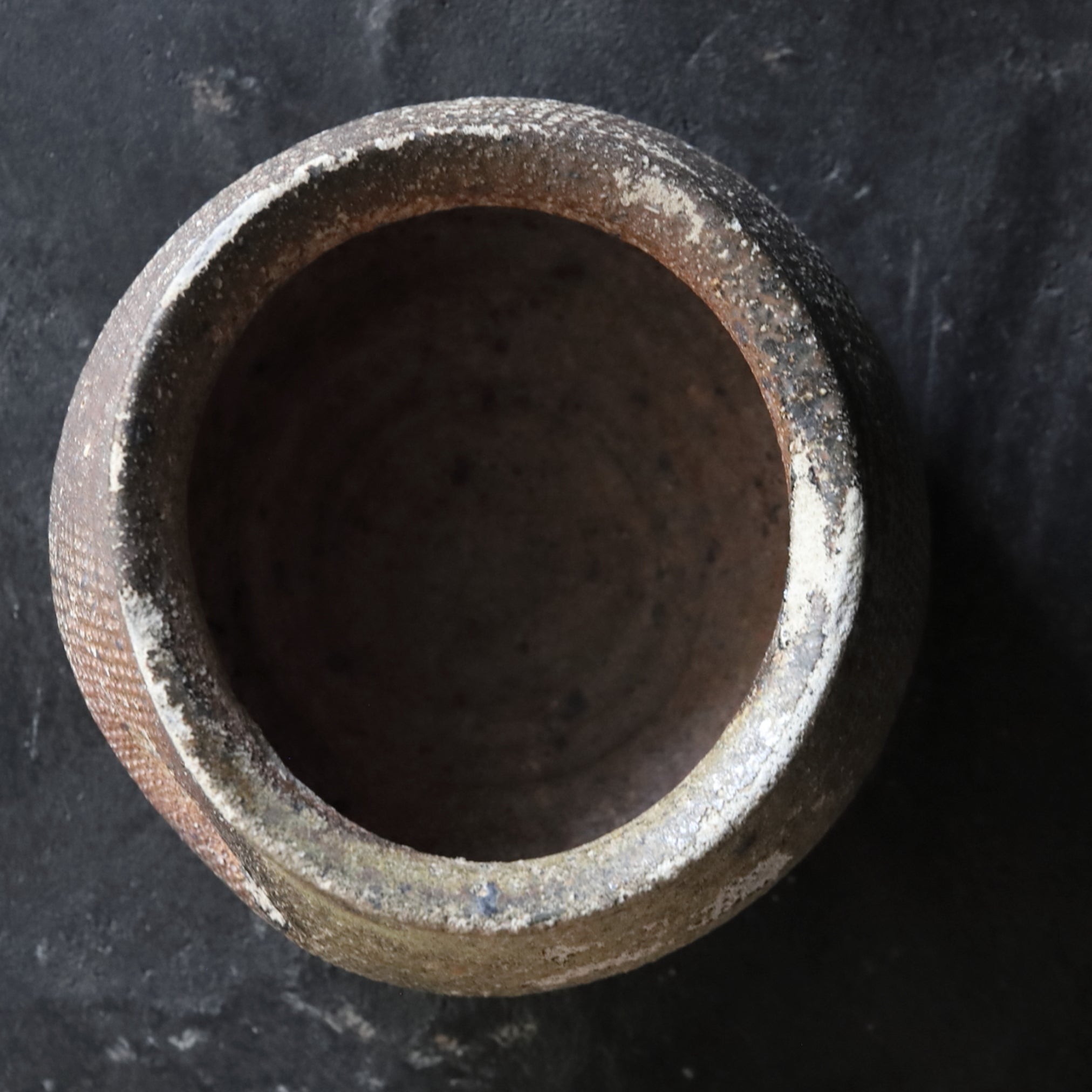 GEFÄSS, Graue Irdenware, mit eindruckdekor, Frühling–Streitende Reiche(770–221 v. Chr.)