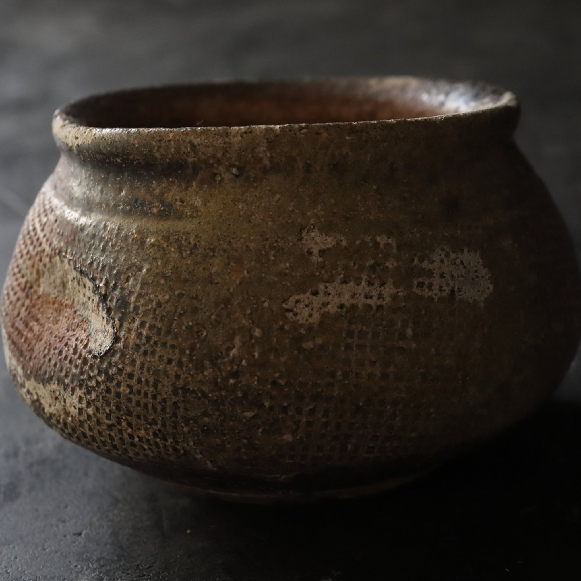 GEFÄSS, Graue Irdenware, mit eindruckdekor, Frühling–Streitende Reiche(770–221 v. Chr.)