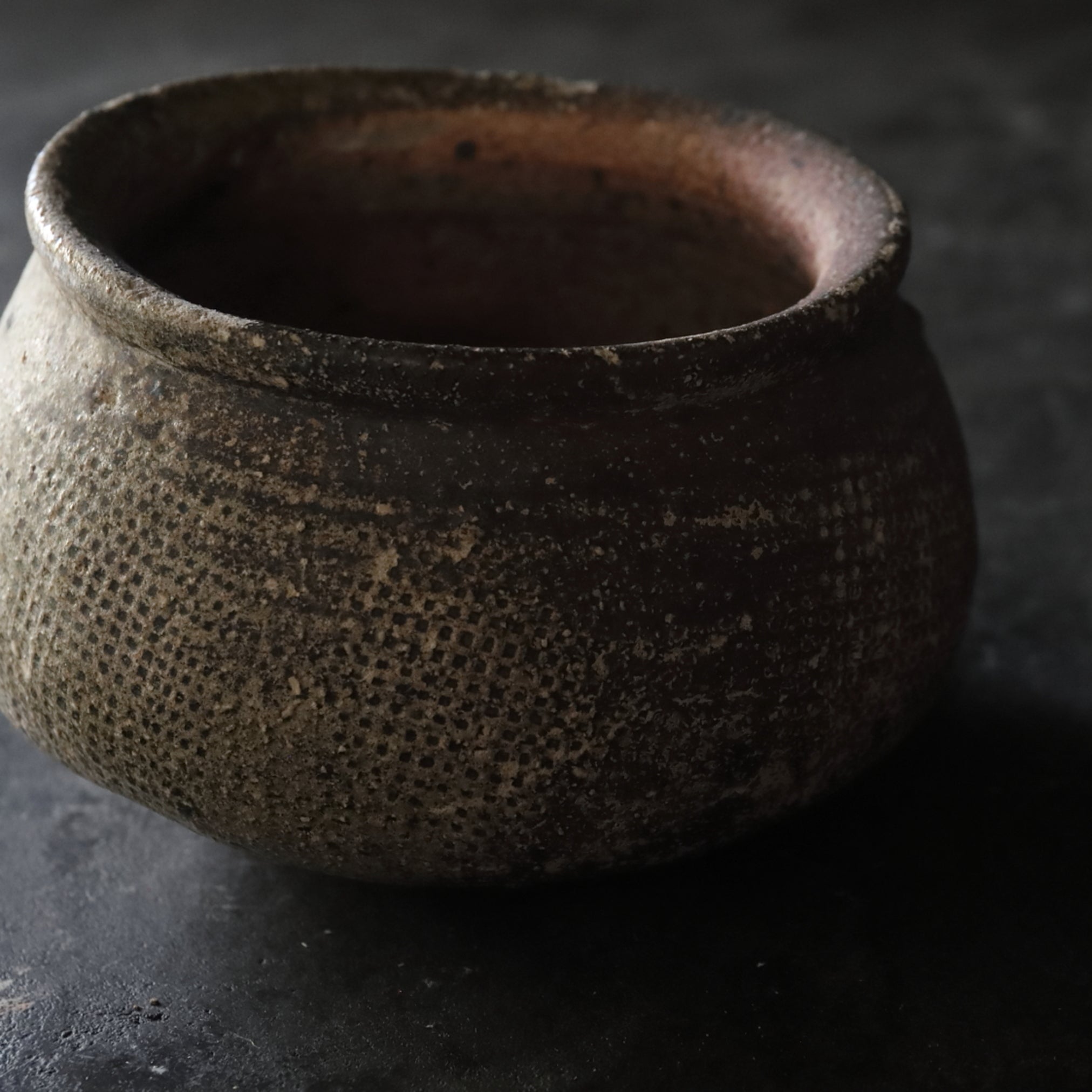 GEFÄSS, Graue Irdenware, mit eindruckdekor, Frühling–Streitende Reiche(770–221 v. Chr.)