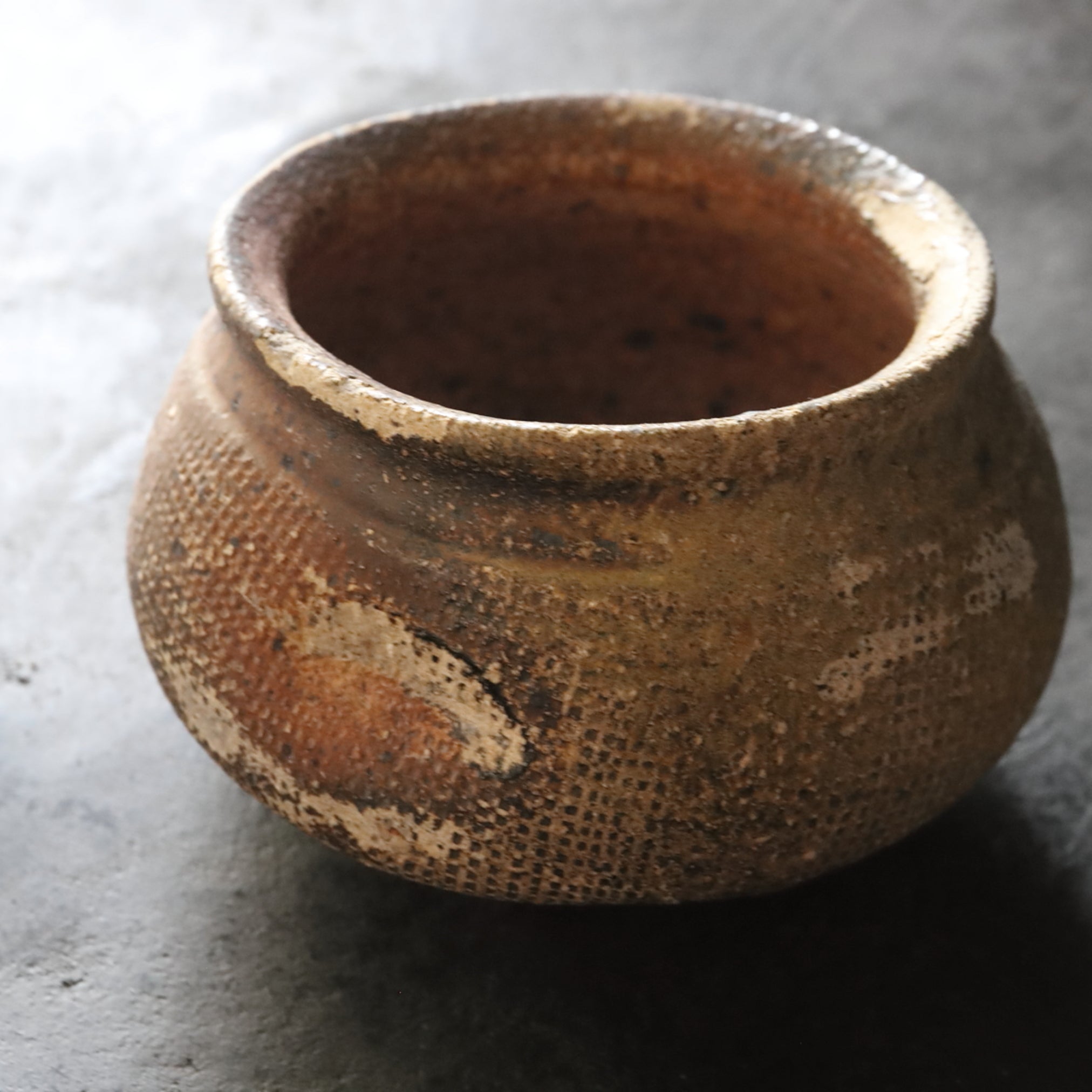 GEFÄSS, Graue Irdenware, mit eindruckdekor, Frühling–Streitende Reiche(770–221 v. Chr.)