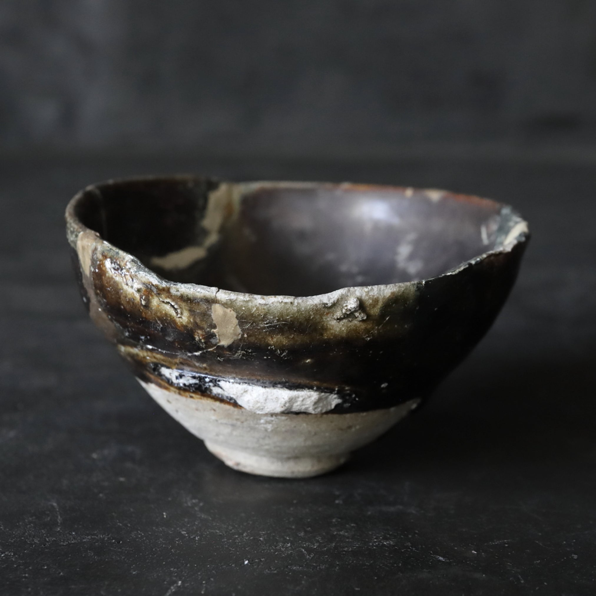 TEA BOWL, Ko-Mino, iron-glazed, Muromachi Period(1336–1573CE)