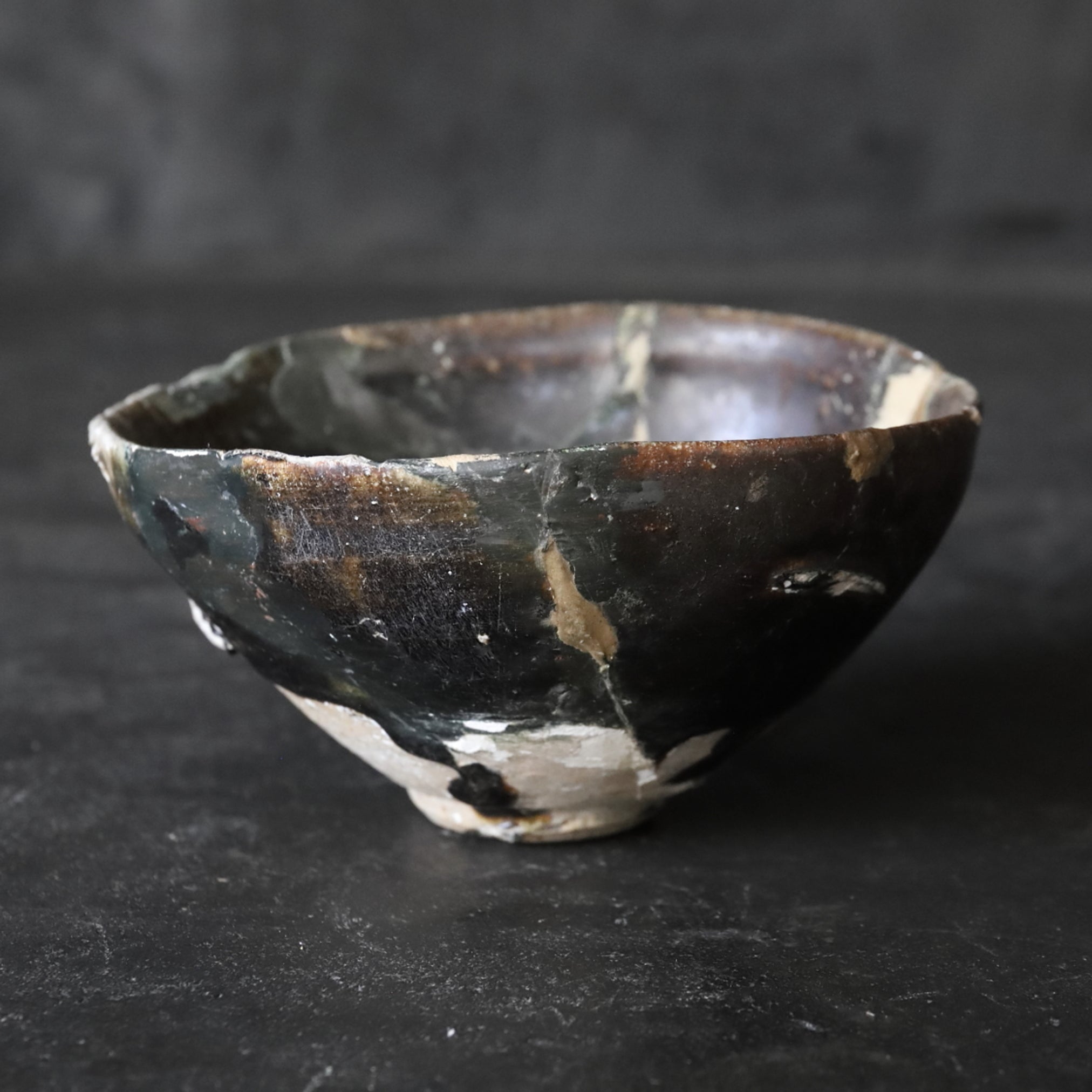 TEA BOWL, Ko-Mino, iron-glazed, Muromachi Period(1336–1573CE)