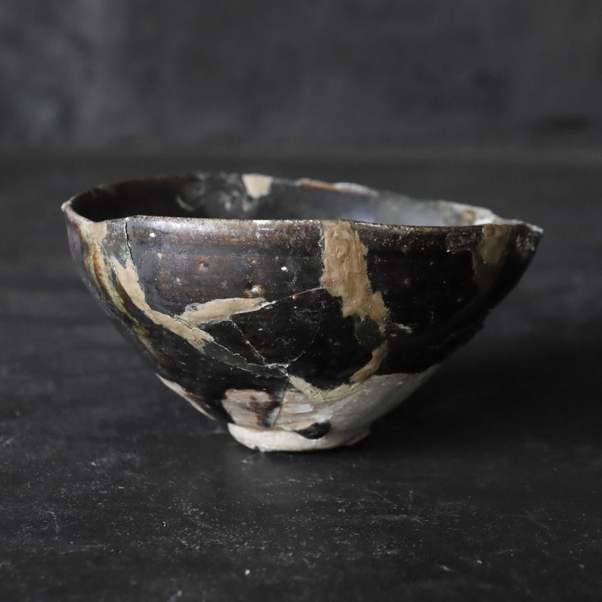 TEA BOWL, Ko-Mino, iron-glazed, Muromachi Period(1336–1573CE)