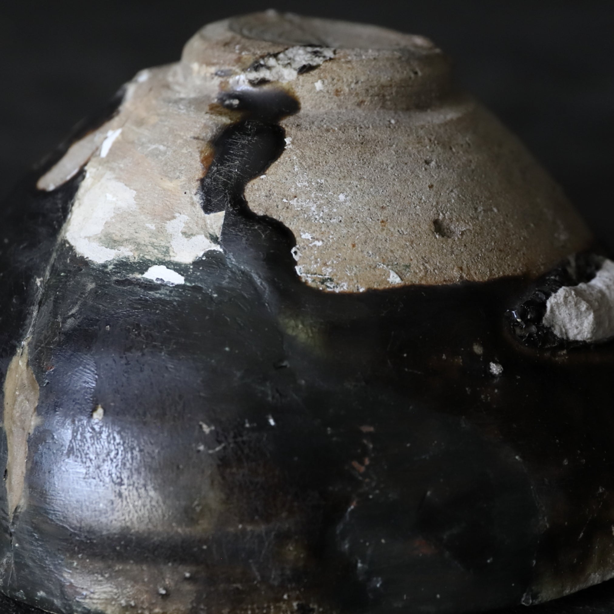 TEA BOWL, Ko-Mino, iron-glazed, Muromachi Period(1336–1573CE)
