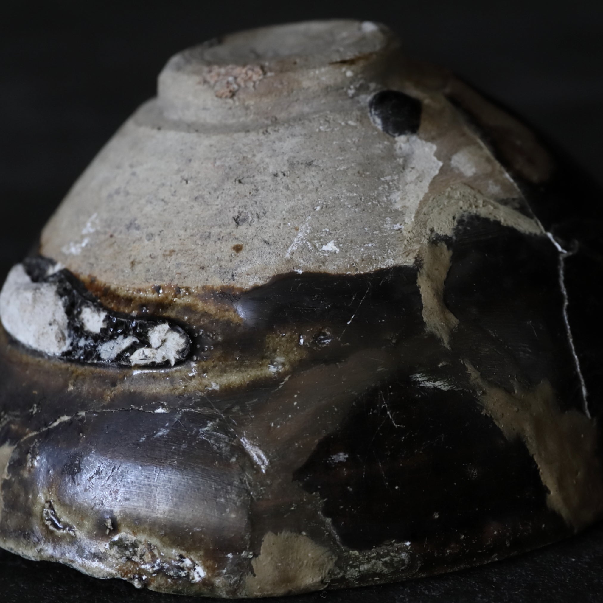 TEA BOWL, Ko-Mino, iron-glazed, Muromachi Period(1336–1573CE)