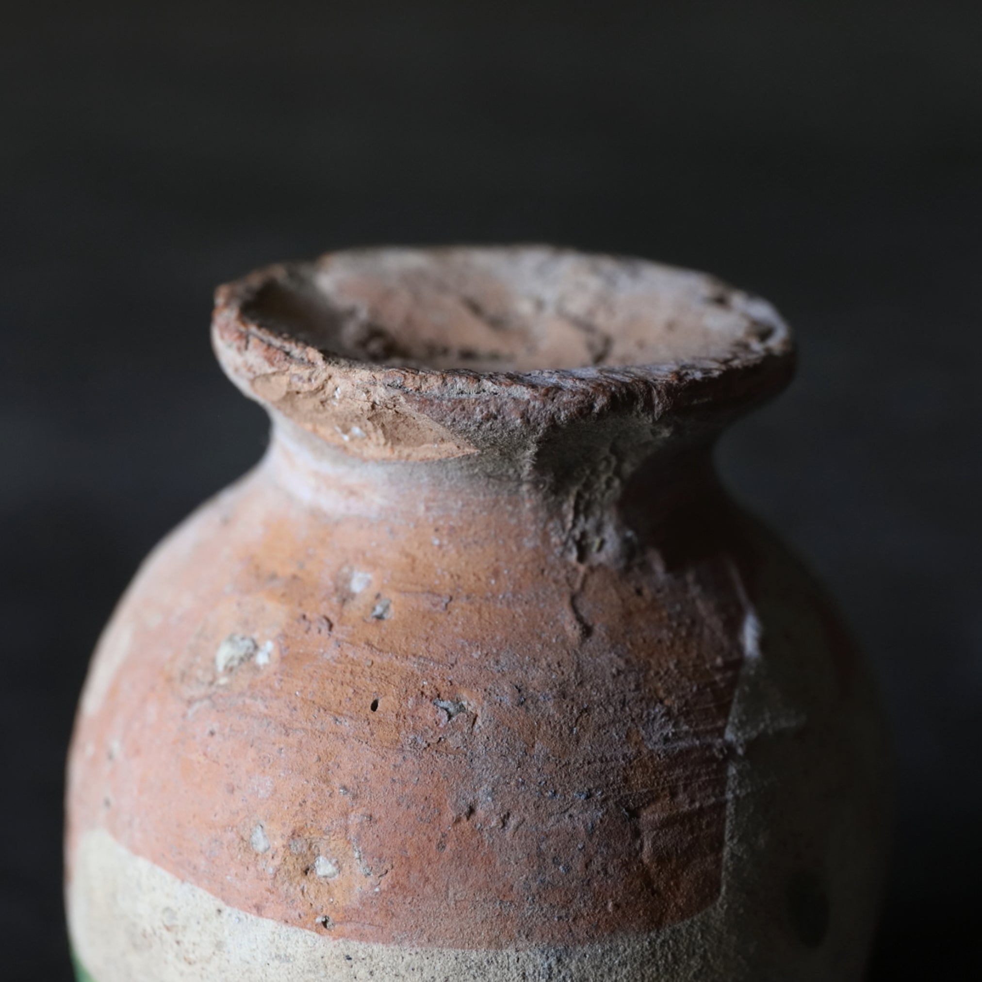 KLEINES GEFÄSS, Grün glasiert, Französische Antiquität, Frühe Neuzeit(16.–19. Jahrhundert)