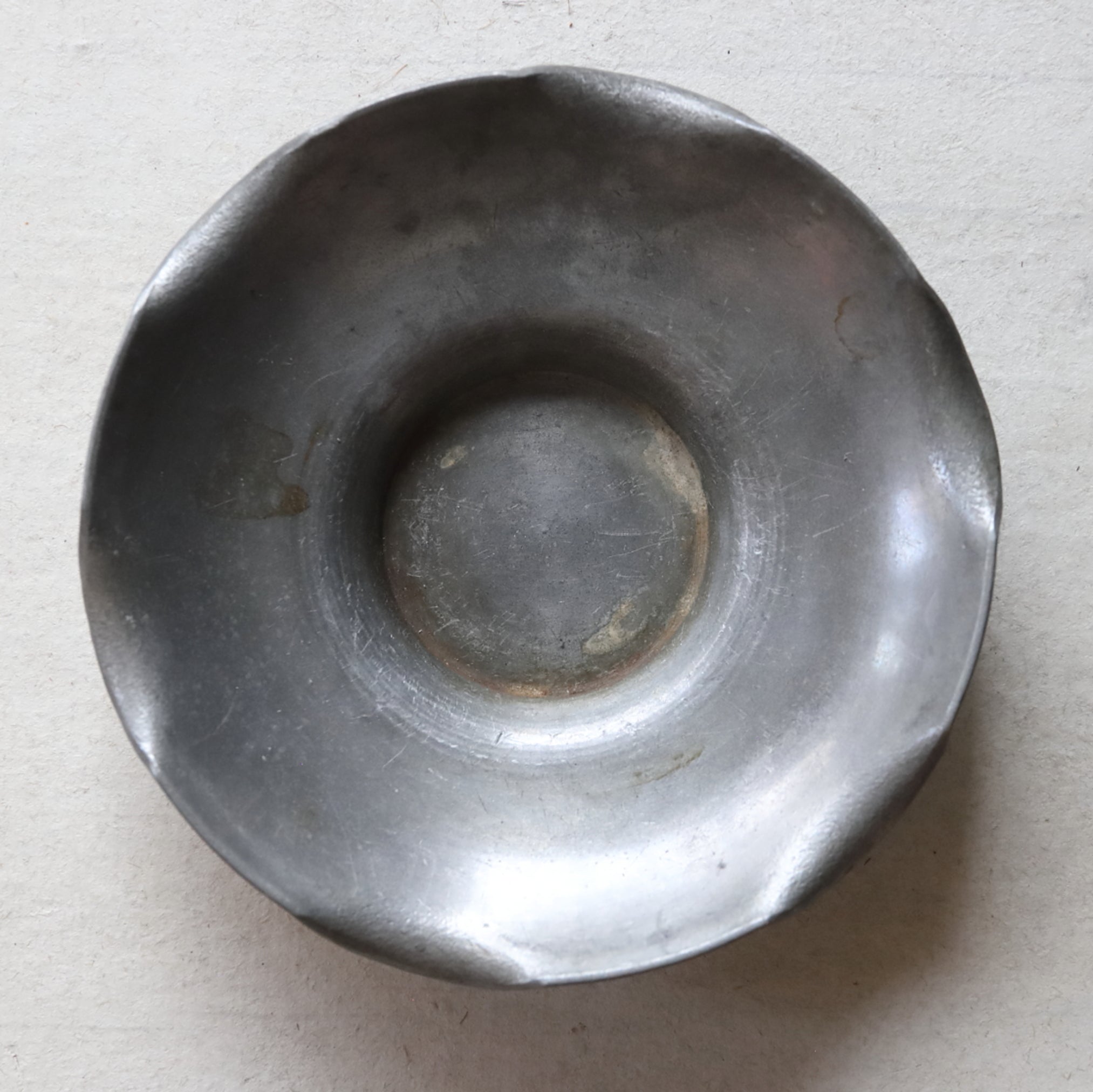 صحن فنجان زهري اللوتس قصديري قديم، علامة زويشون، طقم من ٥ قطع ، عهد أسرة تشينغ(1616–1911 ميلاديًا)