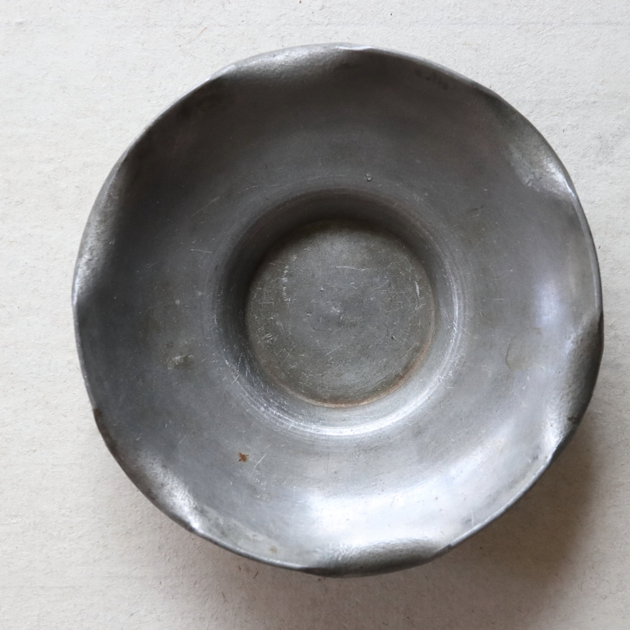 صحن فنجان زهري اللوتس قصديري قديم، علامة زويشون، طقم من ٥ قطع ، عهد أسرة تشينغ(1616–1911 ميلاديًا)