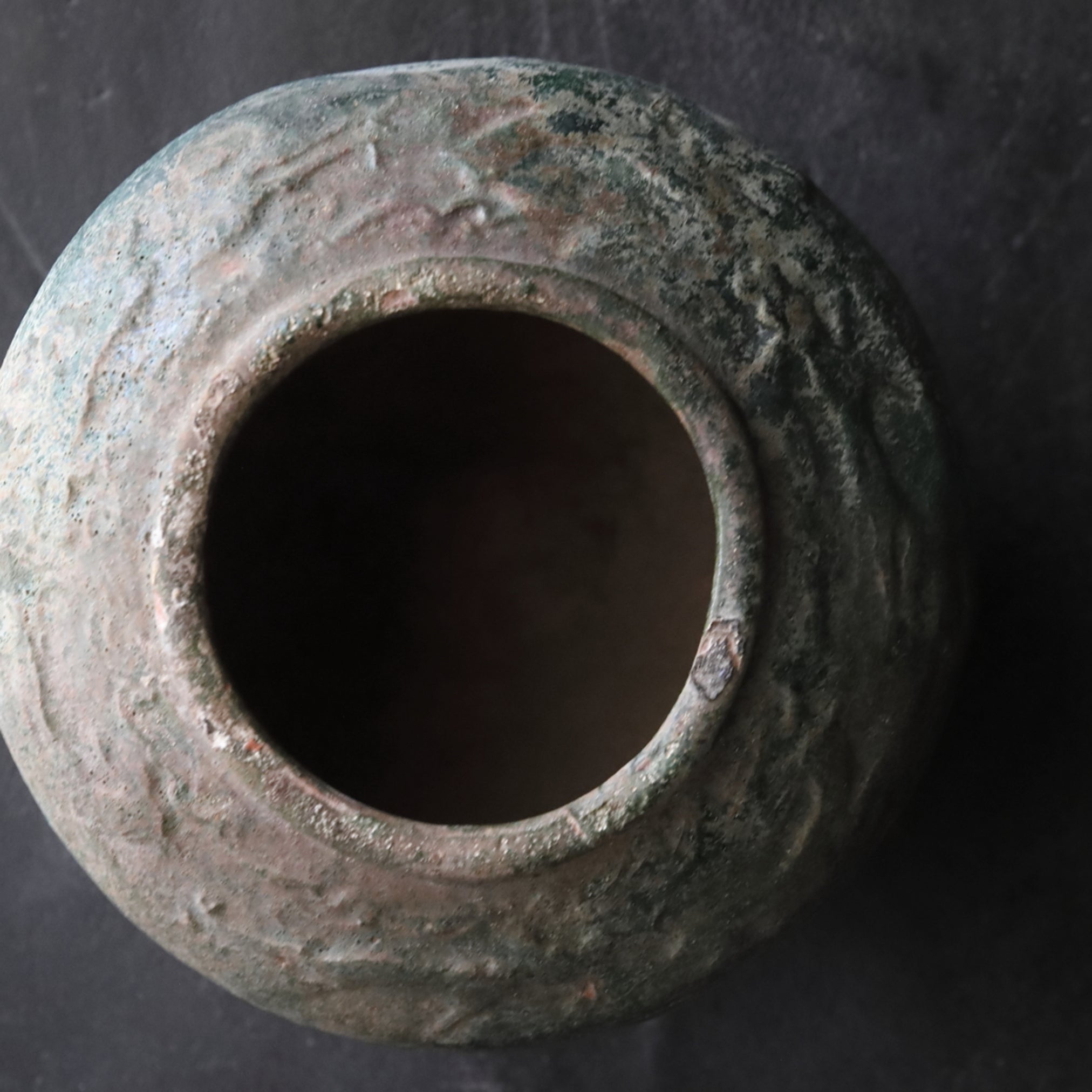 GEFÄSS, Grün glasiert, Han-Dynastie(206 v. Chr.–220 n. Chr.)