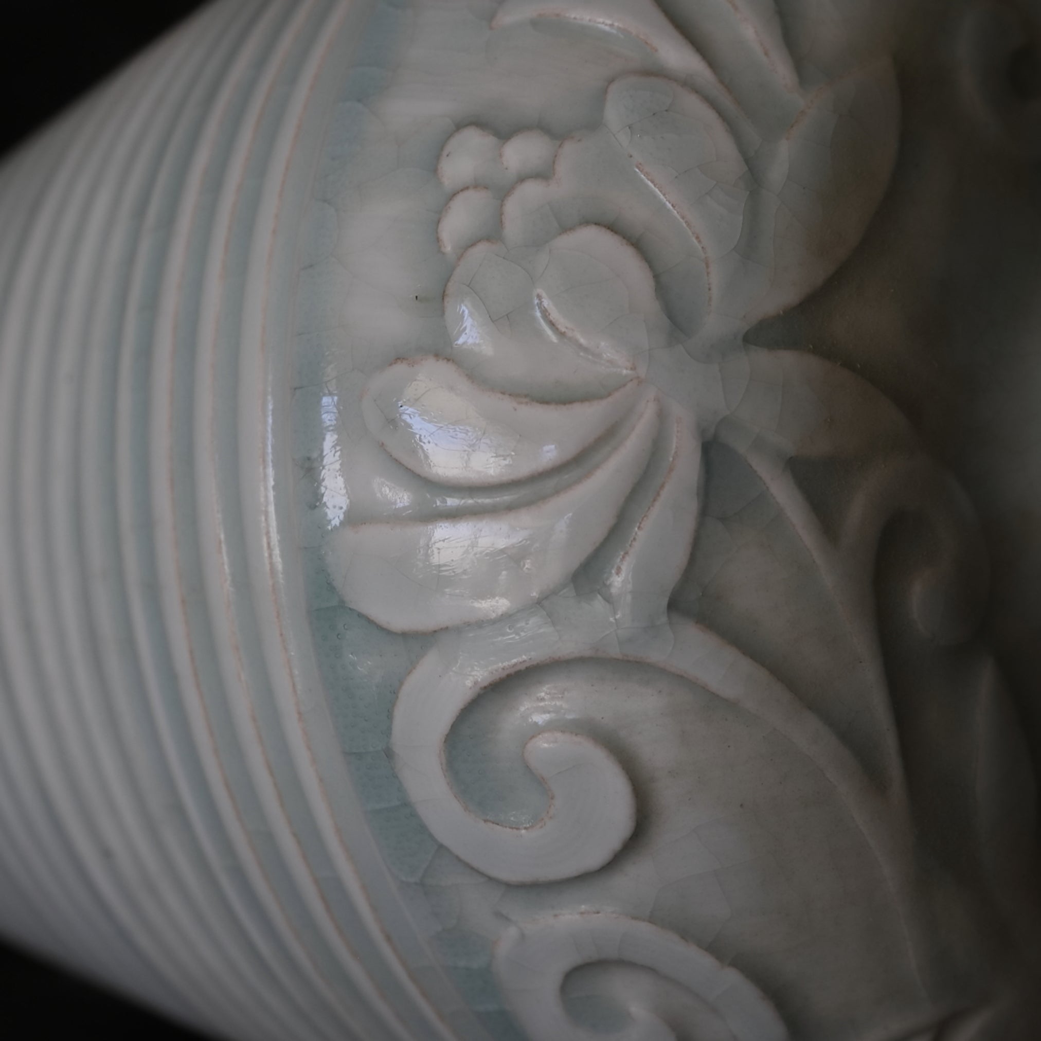 MEIPING, Qingbai con tallado en relieve diseño floral, Dinastía Ming–Qing(1368–1911 d. C.)
