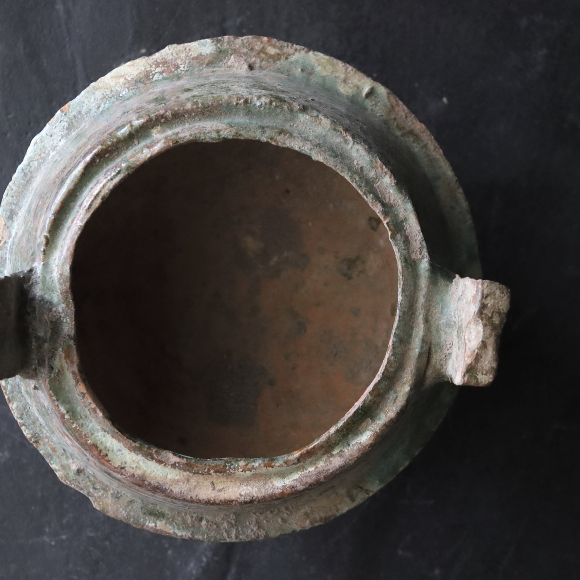 WEISSER TON TRIPOD-KESSEL, Irisierend grün glasiert, mit dreifuß, Han-Dynastie(206 v. Chr.–220 n. Chr.)