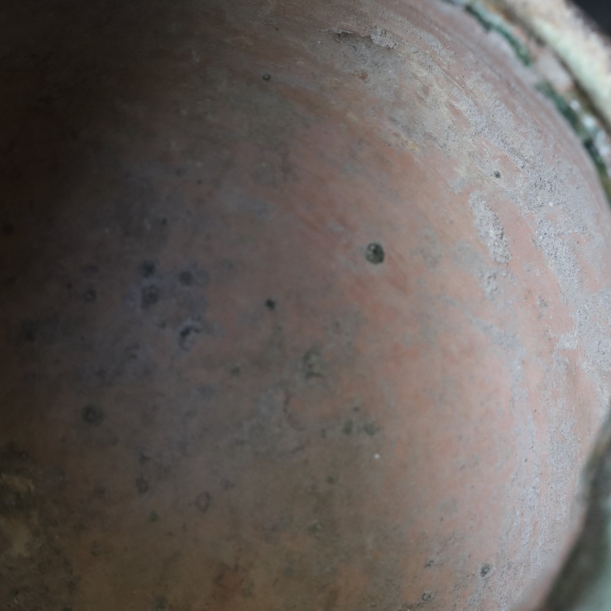 WEISSER TON TRIPOD-KESSEL, Irisierend grün glasiert, mit dreifuß, Han-Dynastie(206 v. Chr.–220 n. Chr.)