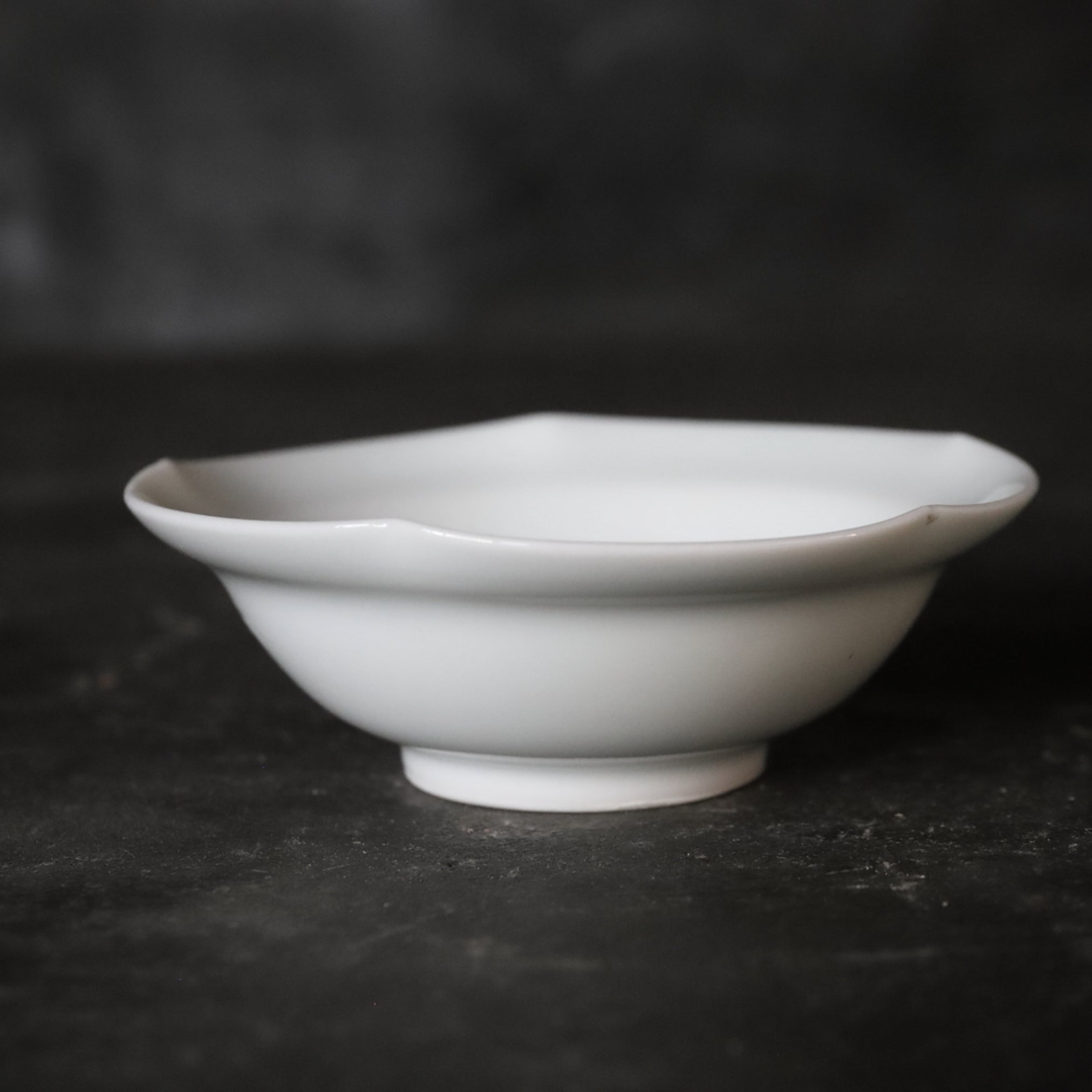 BOL / PLAT À DOUCEURS, Porcelaine blanche rebord fleuri, ensemble de 5