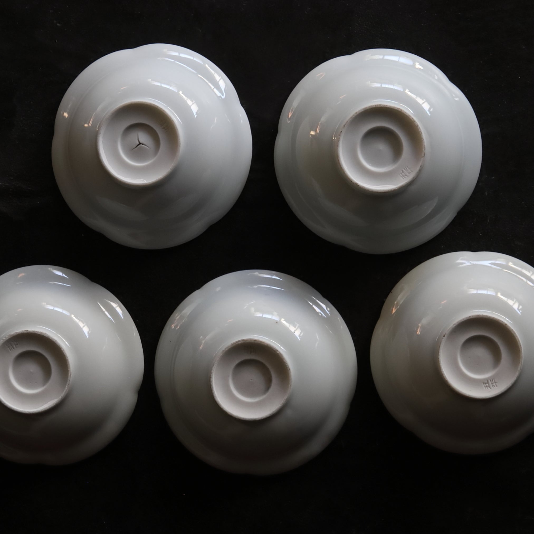 BOL / PLAT À DOUCEURS, Porcelaine blanche rebord fleuri, ensemble de 5