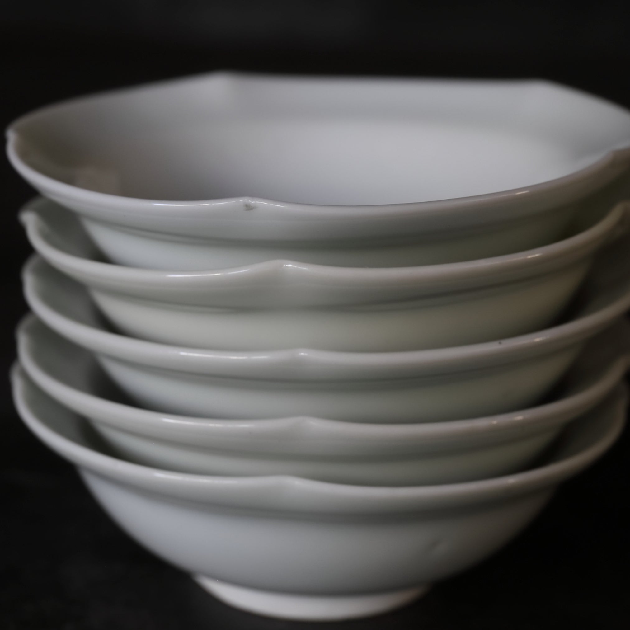 BOL / PLAT À DOUCEURS, Porcelaine blanche rebord fleuri, ensemble de 5