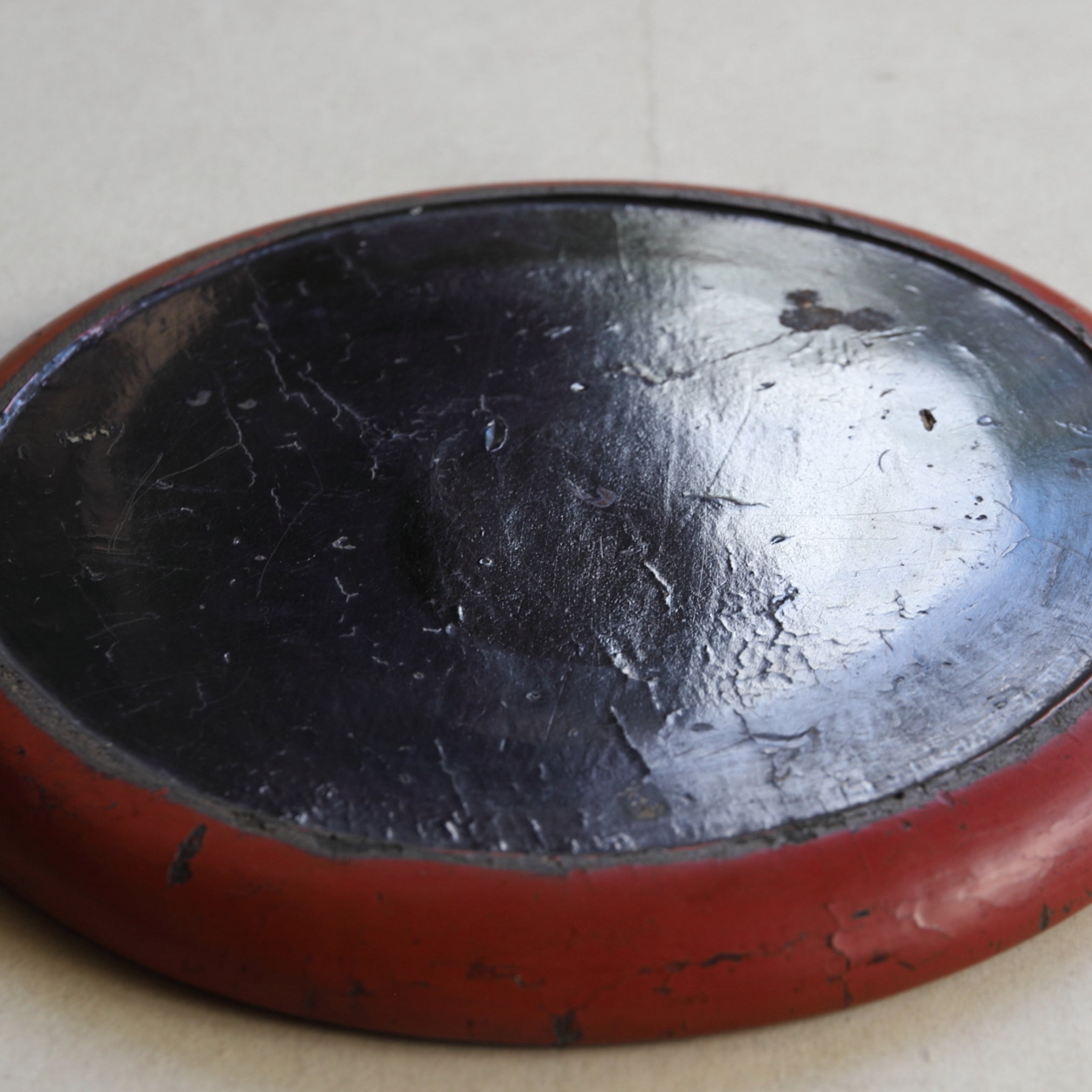 BANDEJA REDONDA DE MADERA, Período Edo(1603–1867 d. C.)