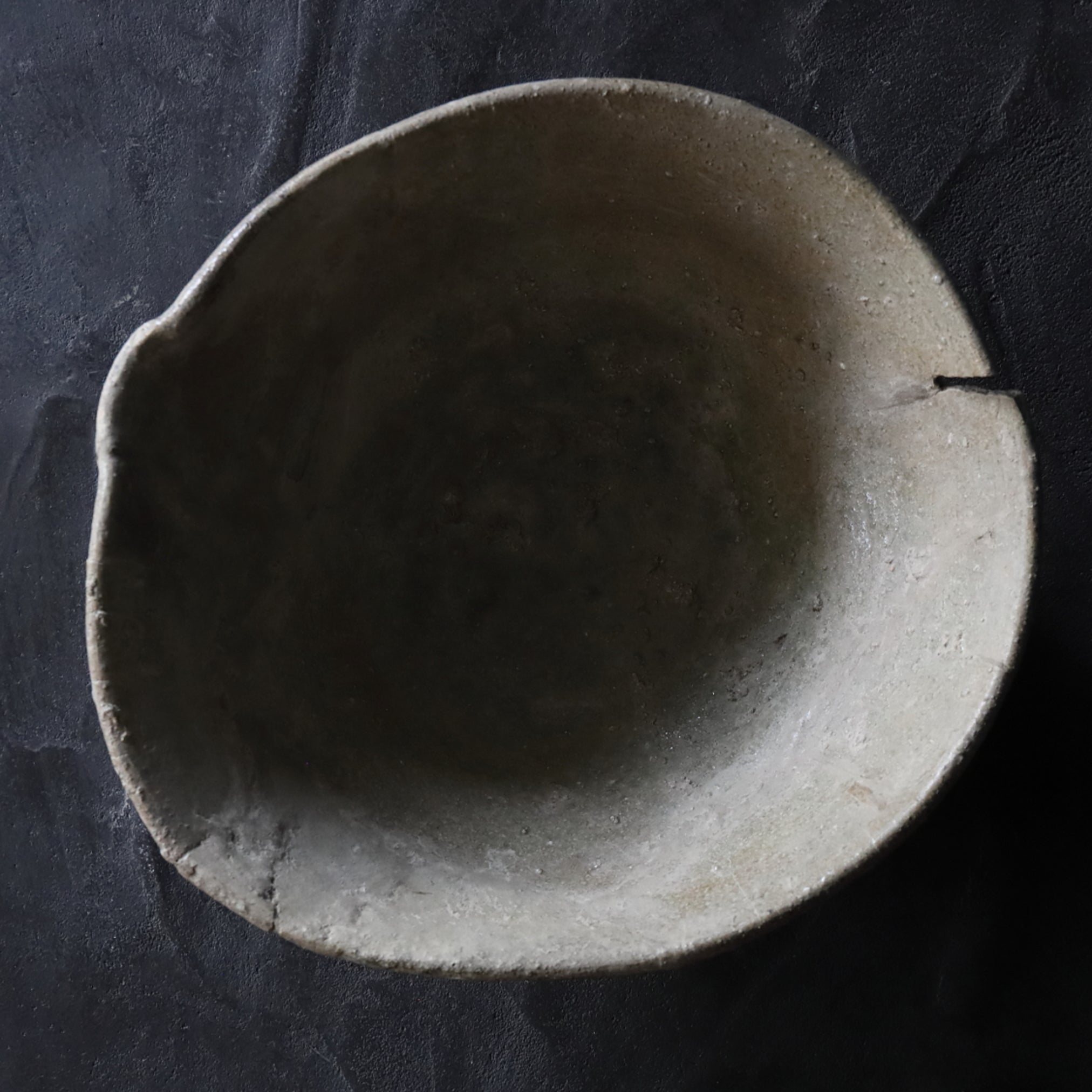 CUENCO CON PICO GRANDE, Ko-Tokoname, Período Heian–Kamakura(794–1333 d. C.)