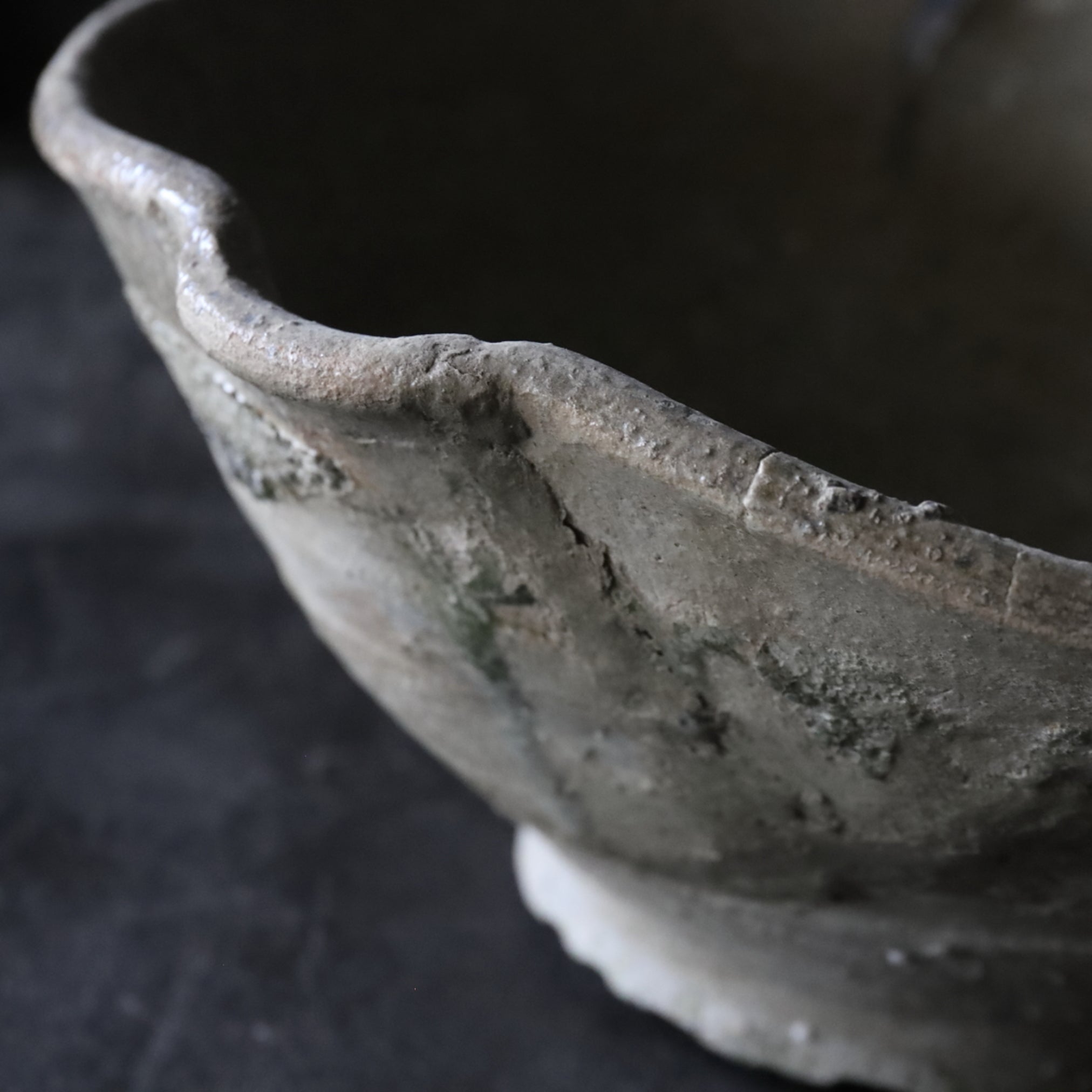 CUENCO CON PICO GRANDE, Ko-Tokoname, Período Heian–Kamakura(794–1333 d. C.)