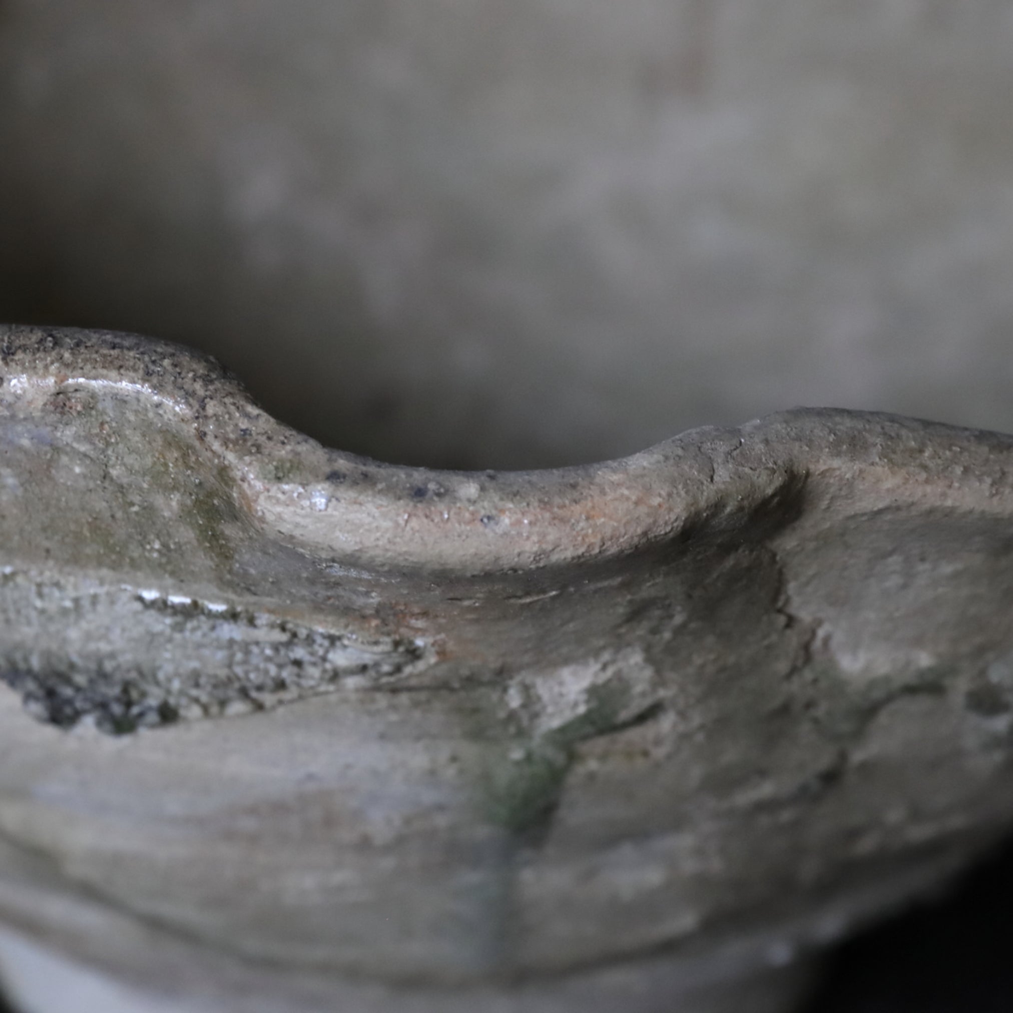 CUENCO CON PICO GRANDE, Ko-Tokoname, Período Heian–Kamakura(794–1333 d. C.)