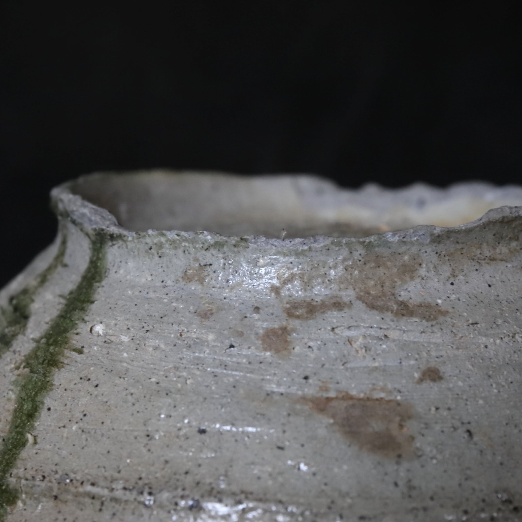 CUENCO CON PICO GRANDE, Ko-Tokoname, Período Heian–Kamakura(794–1333 d. C.)