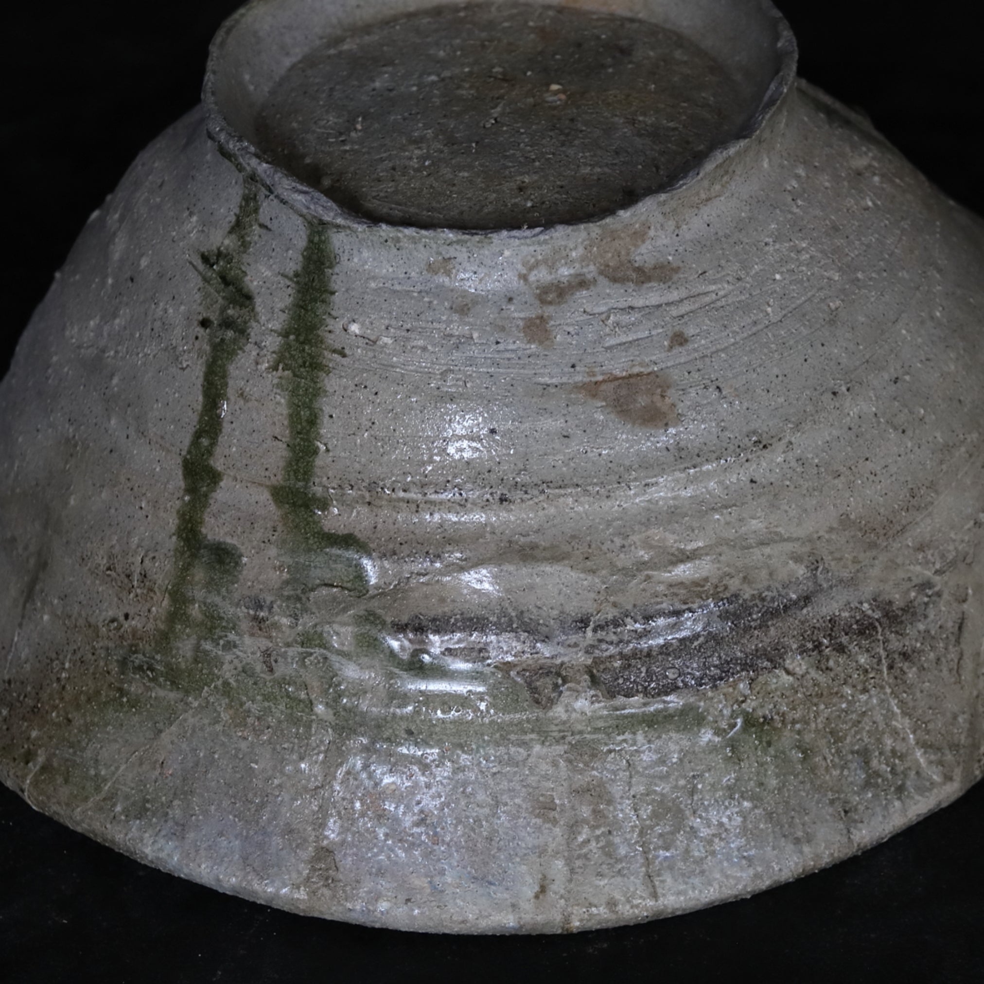 CUENCO CON PICO GRANDE, Ko-Tokoname, Período Heian–Kamakura(794–1333 d. C.)
