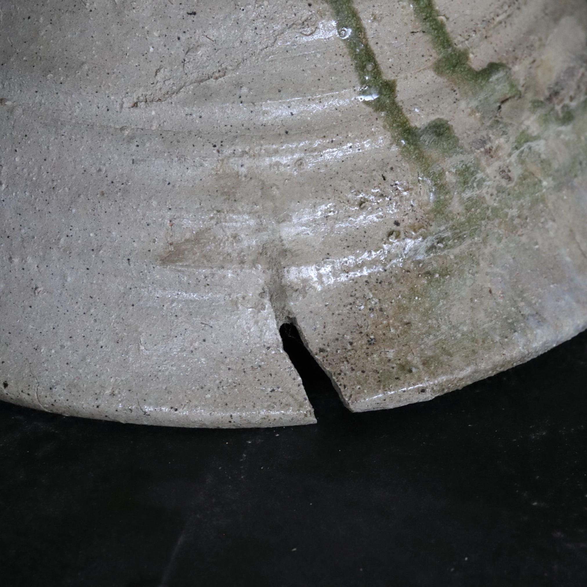 CUENCO CON PICO GRANDE, Ko-Tokoname, Período Heian–Kamakura(794–1333 d. C.)