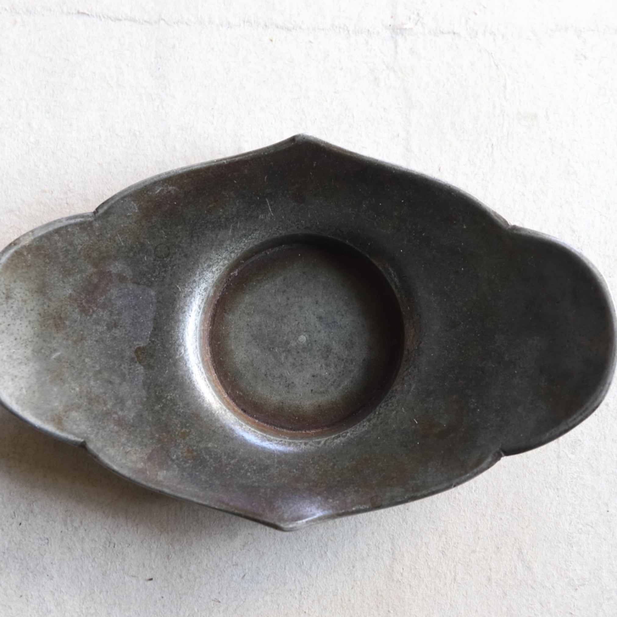 PLATILLO DE CUATRO LÓBULOS DE ESTAÑO VIEJO, Juego de 5, Dinastía Qing(1616–1911 d. C.)