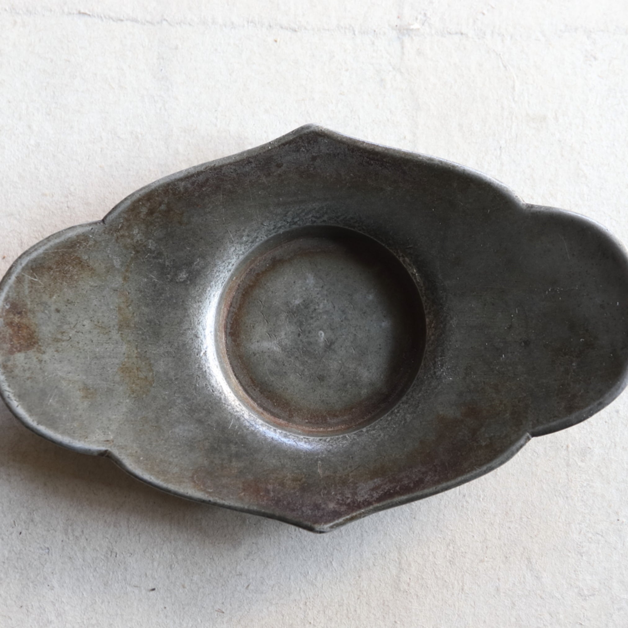 PLATILLO DE CUATRO LÓBULOS DE ESTAÑO VIEJO, Juego de 5, Dinastía Qing(1616–1911 d. C.)